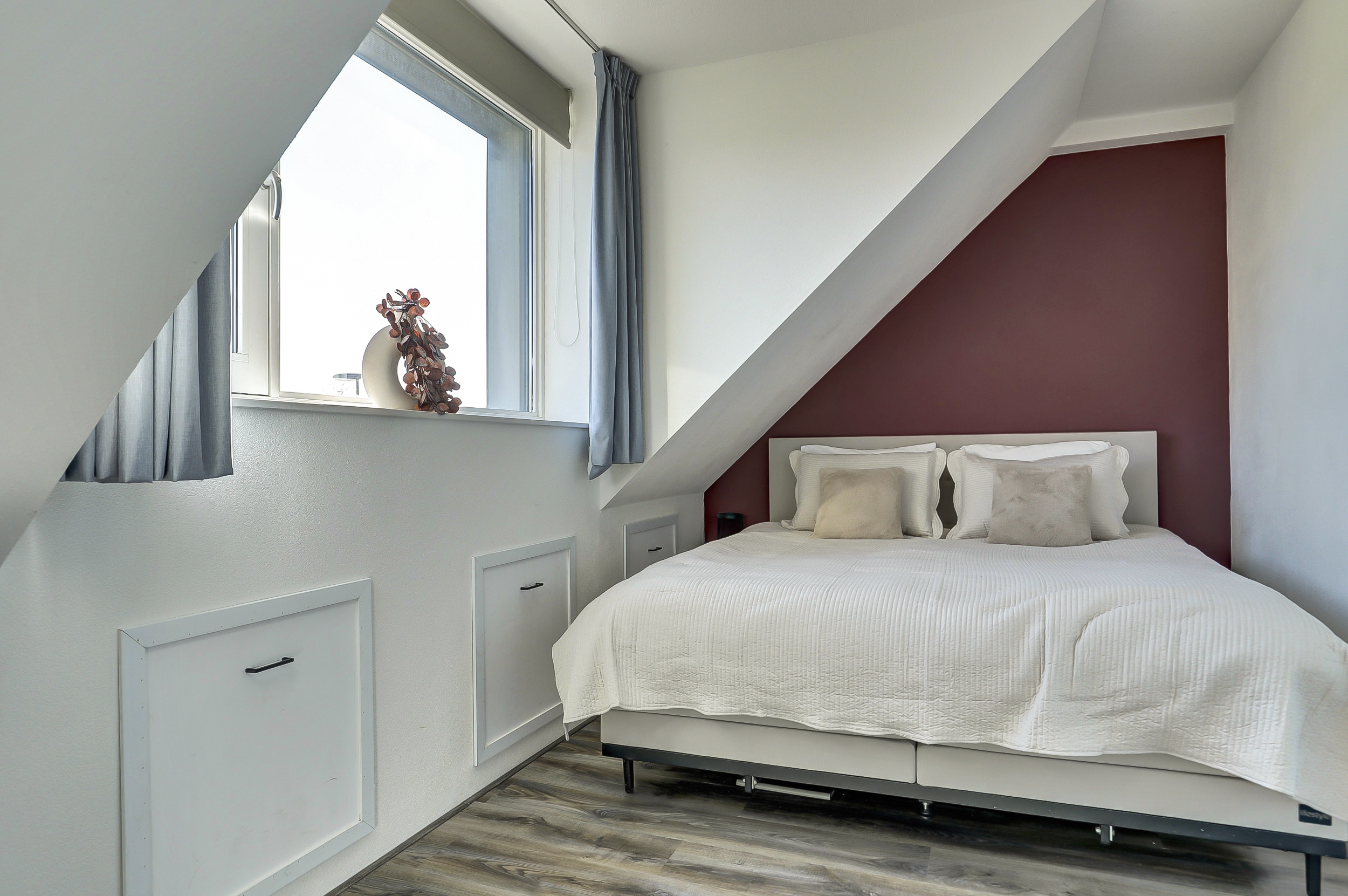 '$houseDetails->street_name'.' '.'$houseDetails->number'