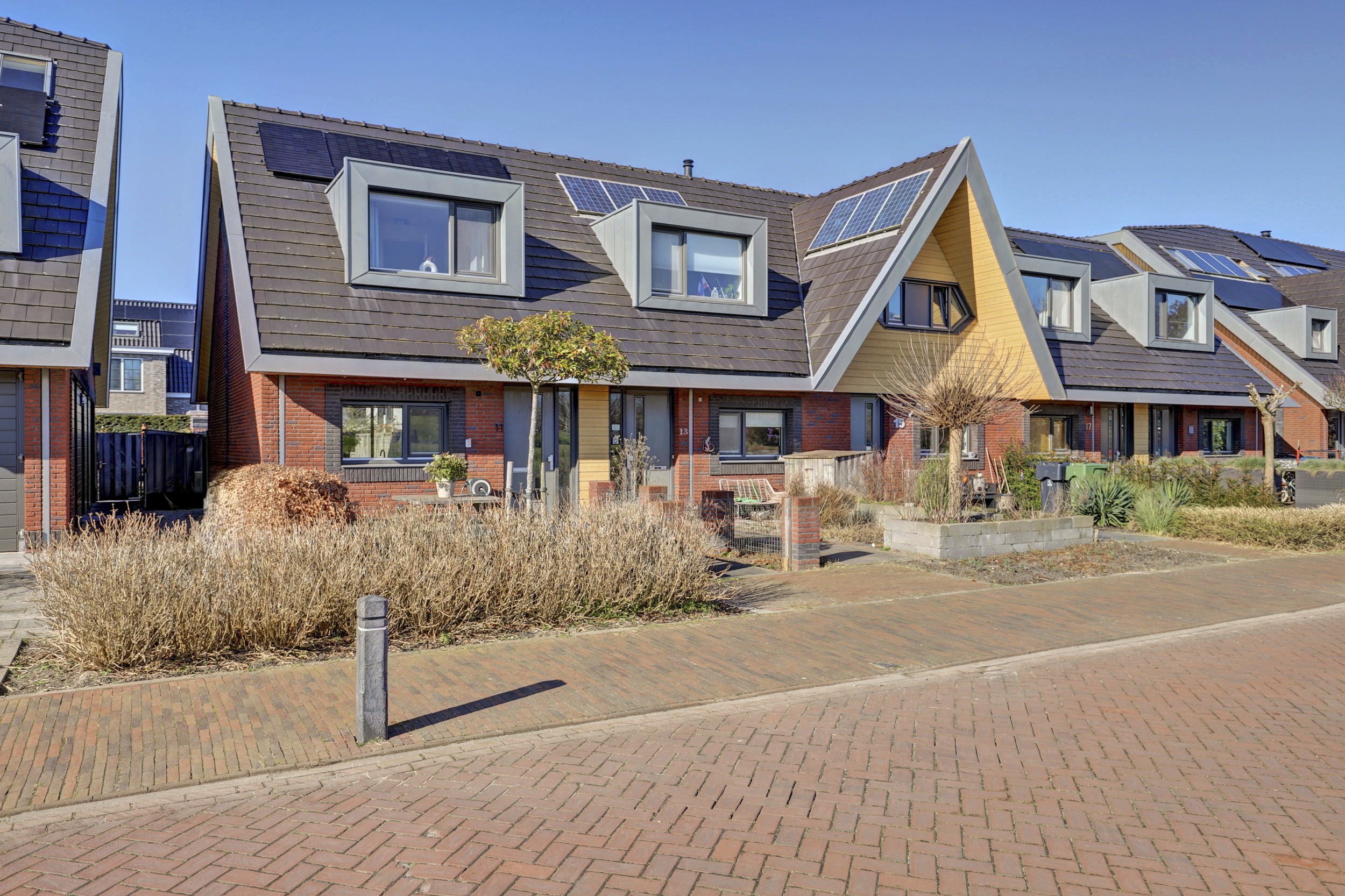 '$houseDetails->street_name'.' '.'$houseDetails->number'