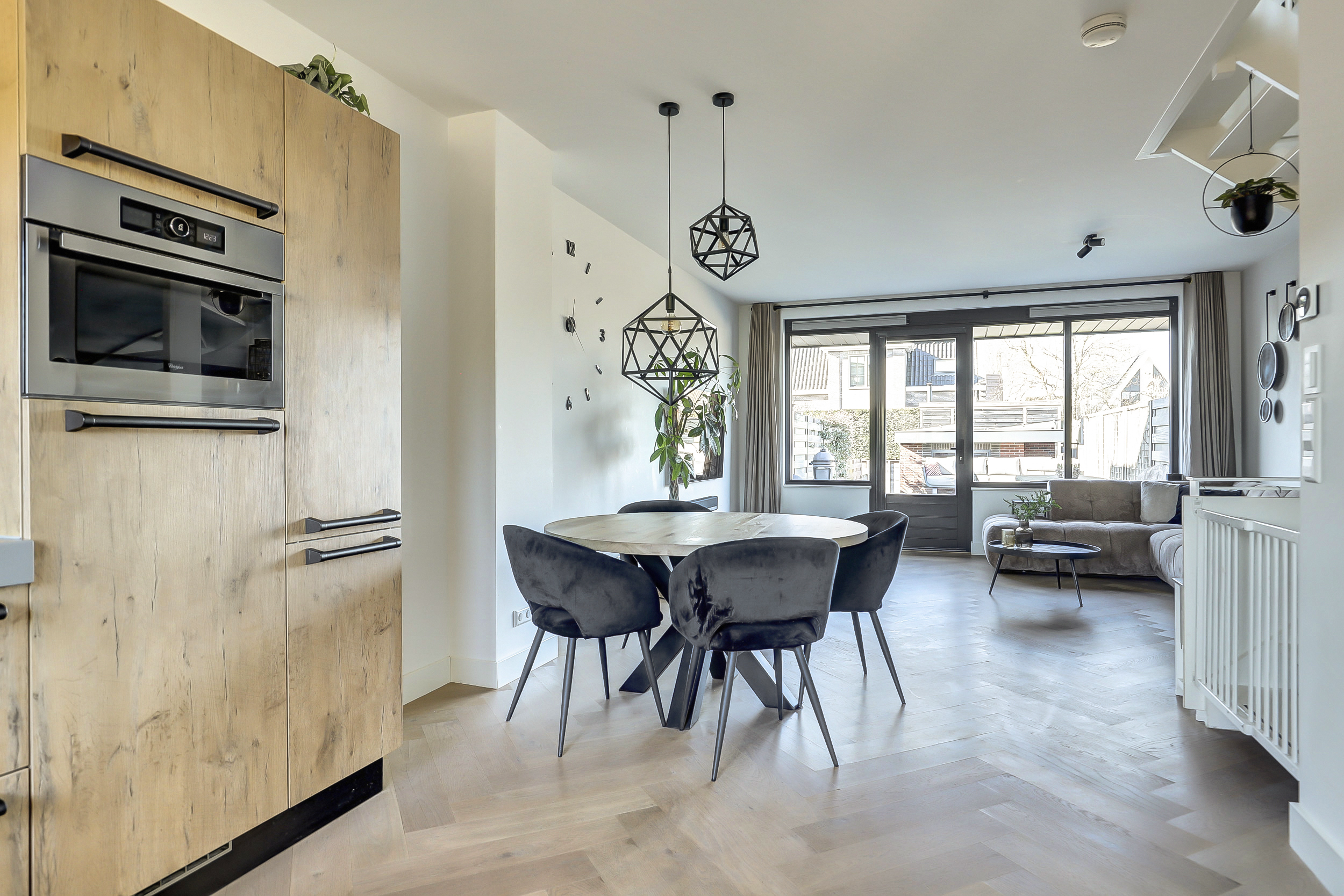 '$houseDetails->street_name'.' '.'$houseDetails->number'