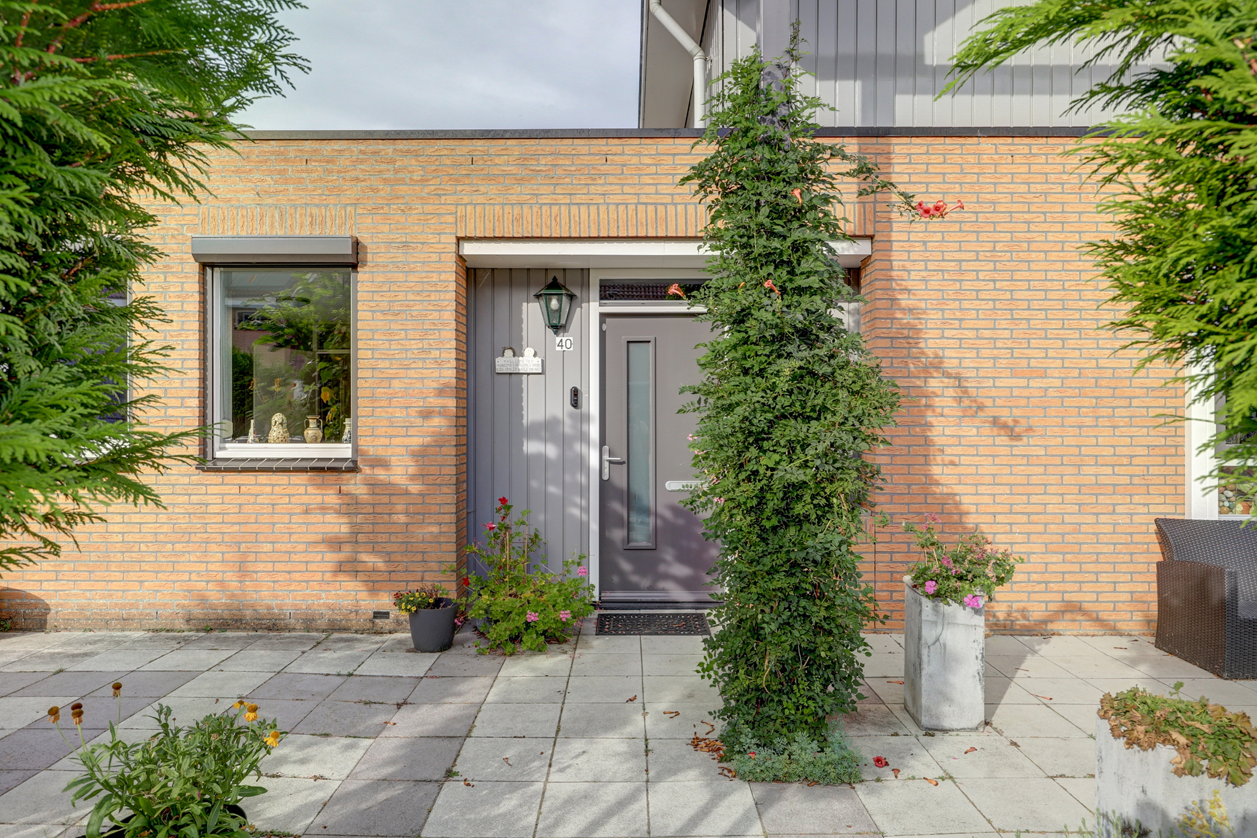 '$houseDetails->street_name'.' '.'$houseDetails->number'