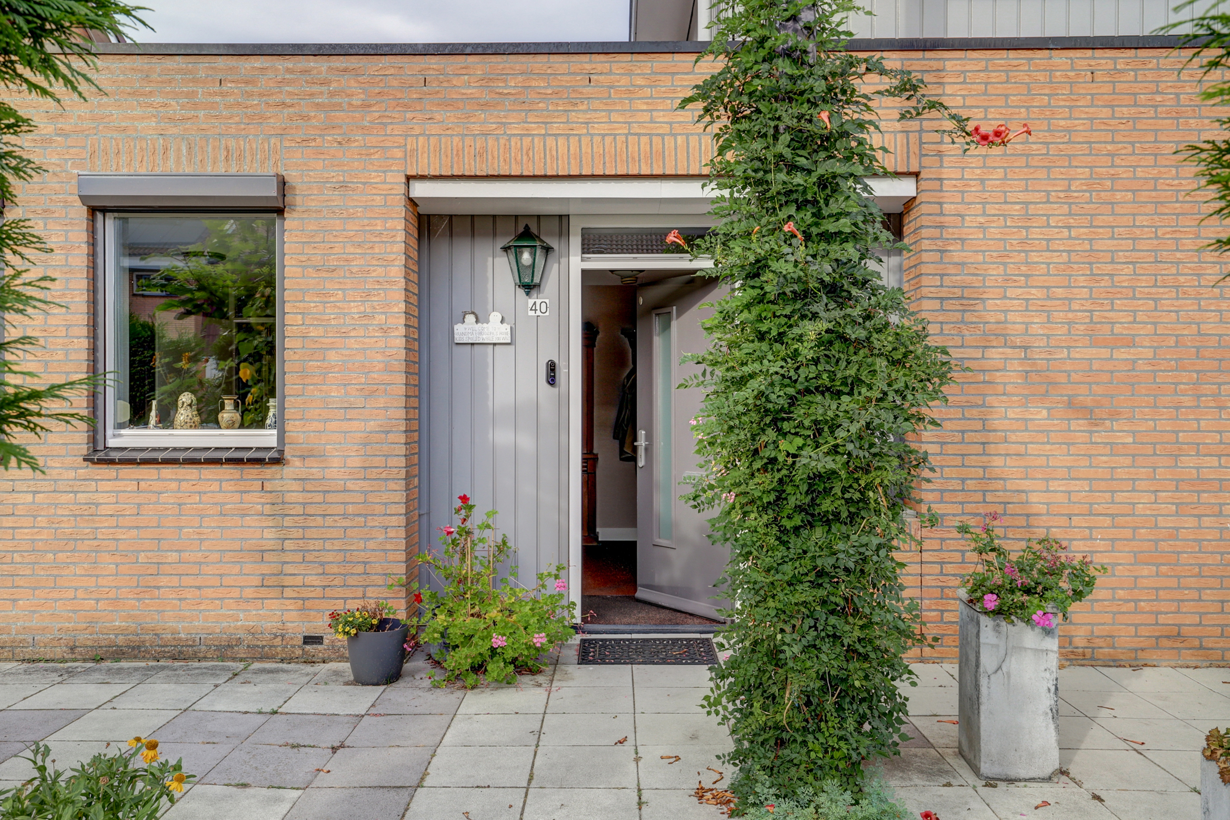 '$houseDetails->street_name'.' '.'$houseDetails->number'
