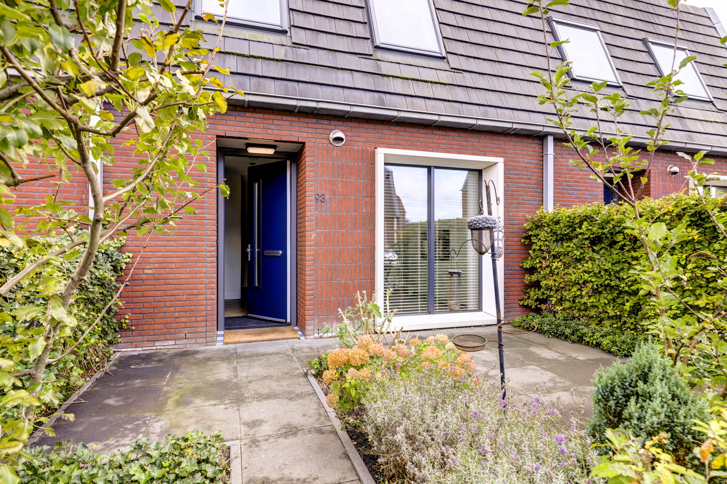 '$houseDetails->street_name'.' '.'$houseDetails->number'