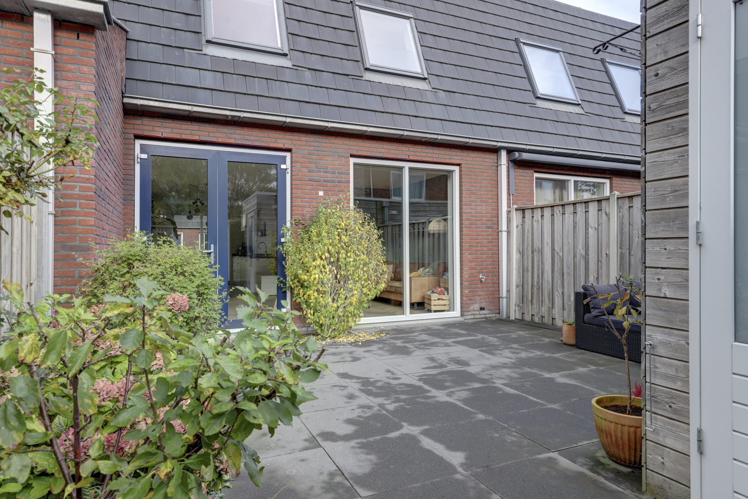 '$houseDetails->street_name'.' '.'$houseDetails->number'