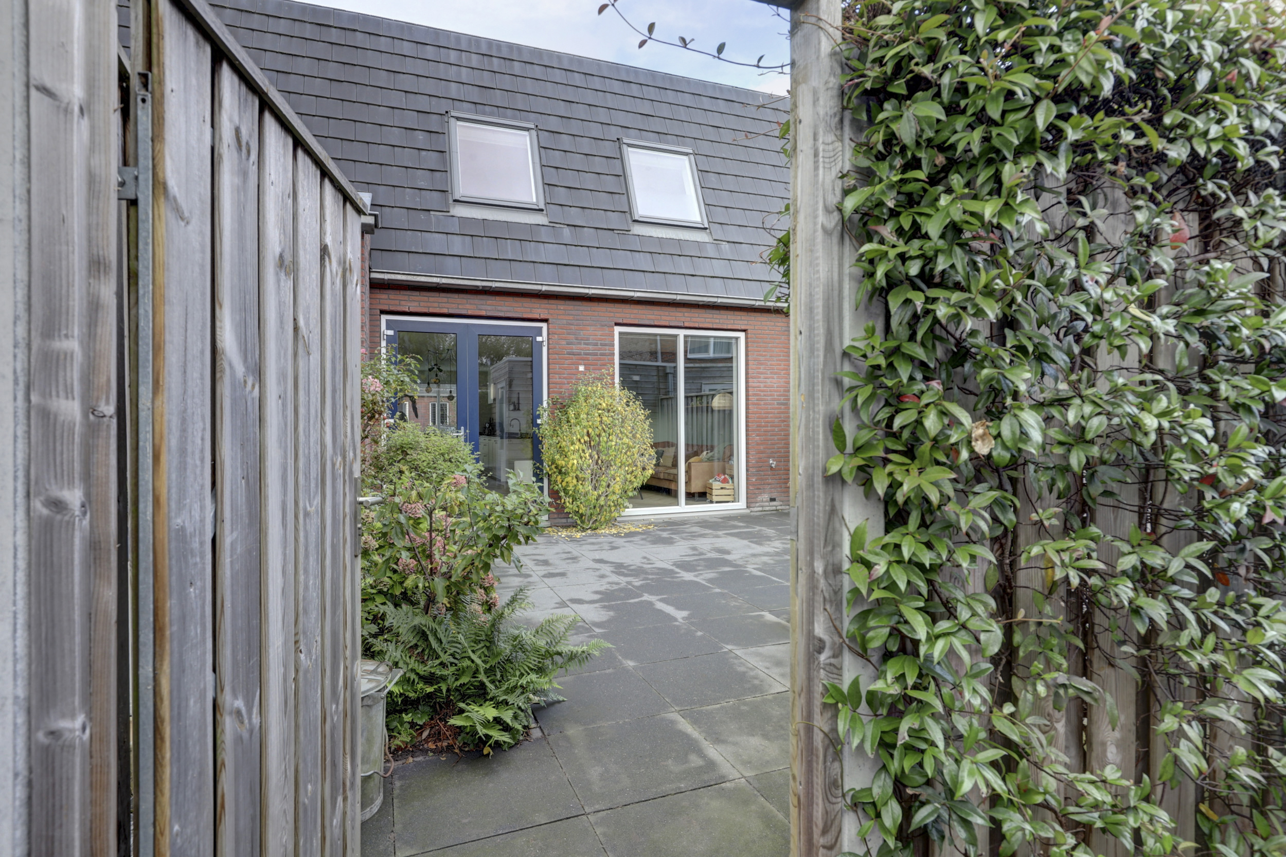 '$houseDetails->street_name'.' '.'$houseDetails->number'