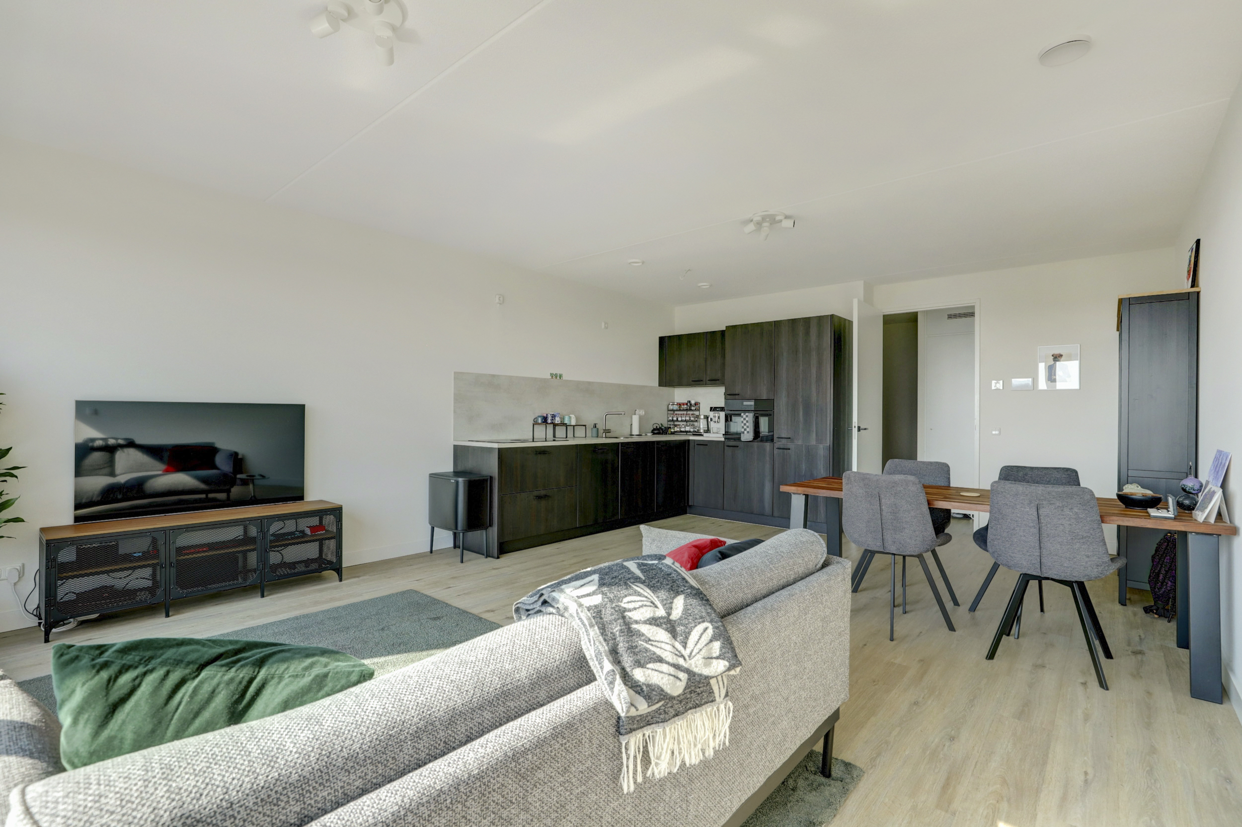 '$houseDetails->street_name'.' '.'$houseDetails->number'