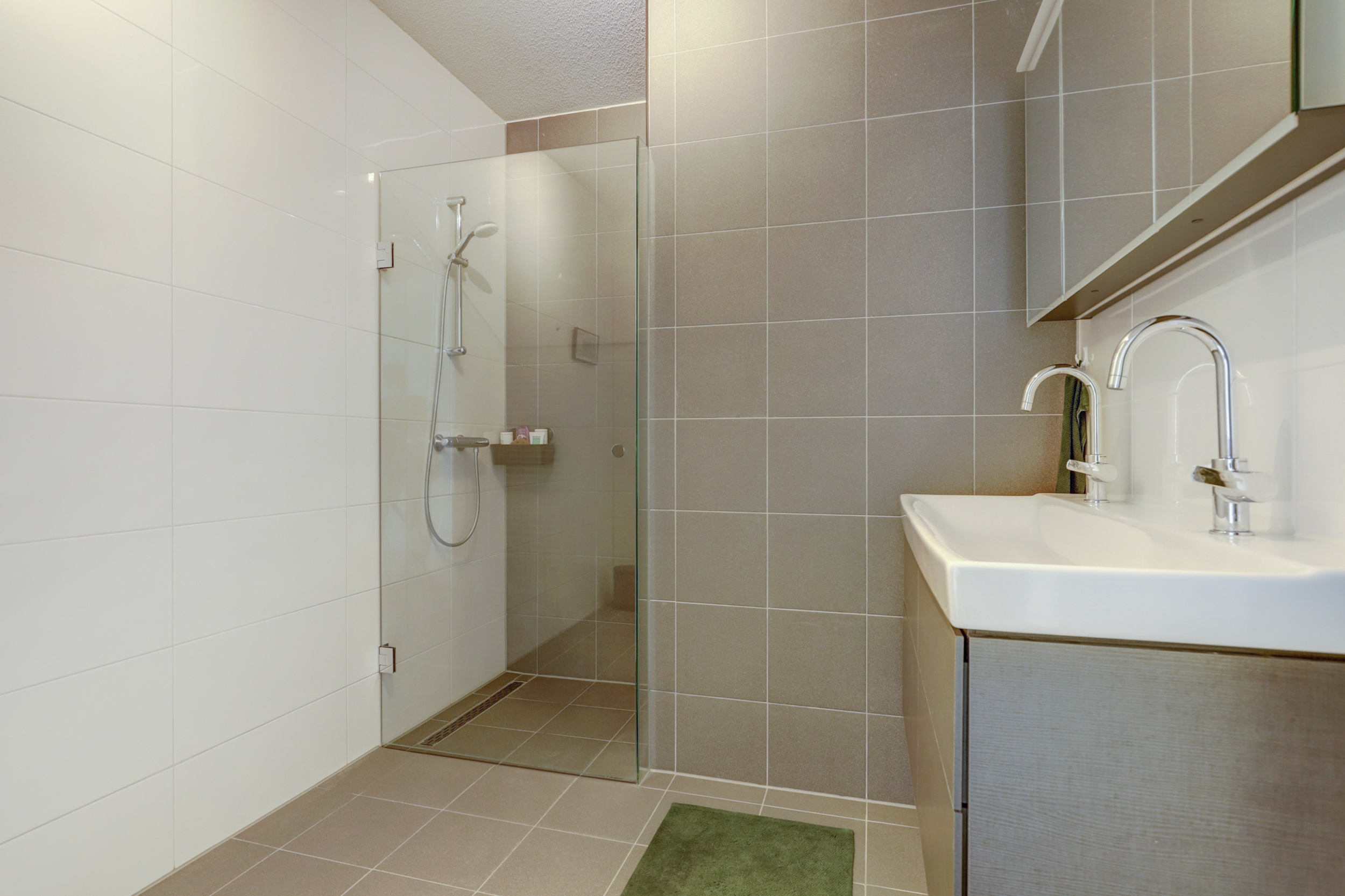 '$houseDetails->street_name'.' '.'$houseDetails->number'