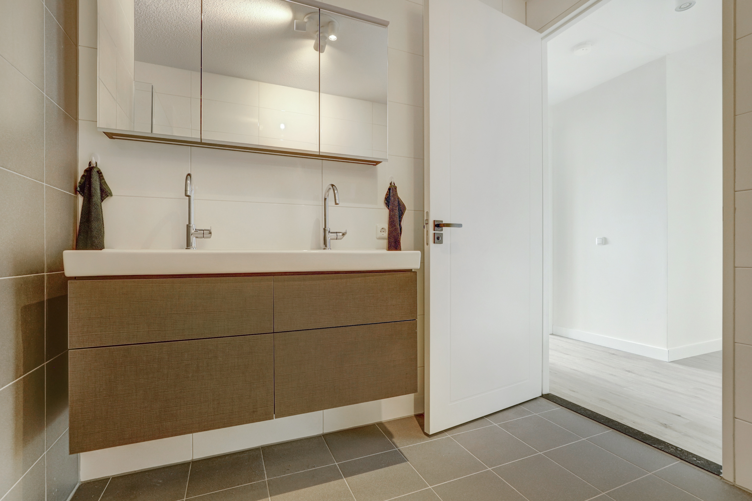 '$houseDetails->street_name'.' '.'$houseDetails->number'