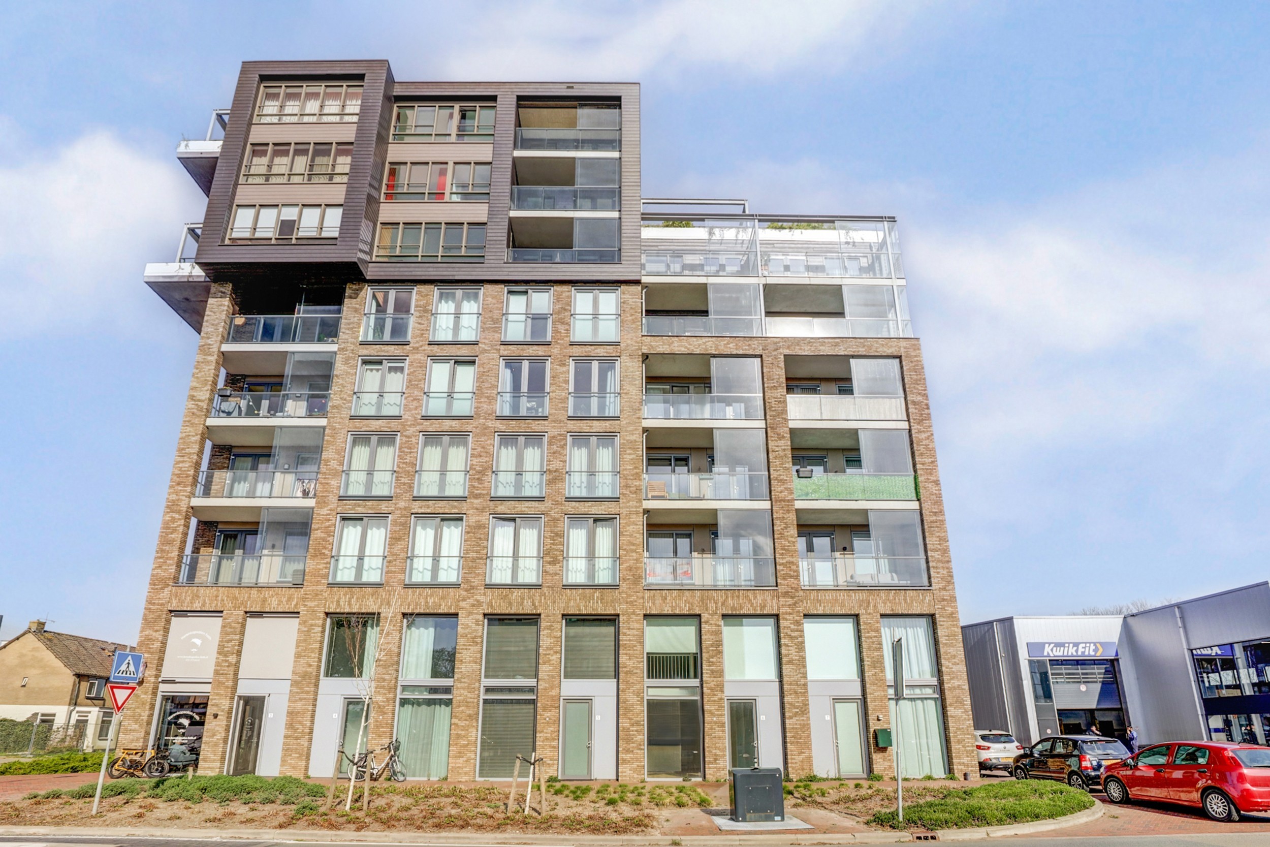 '$houseDetails->street_name'.' '.'$houseDetails->number'