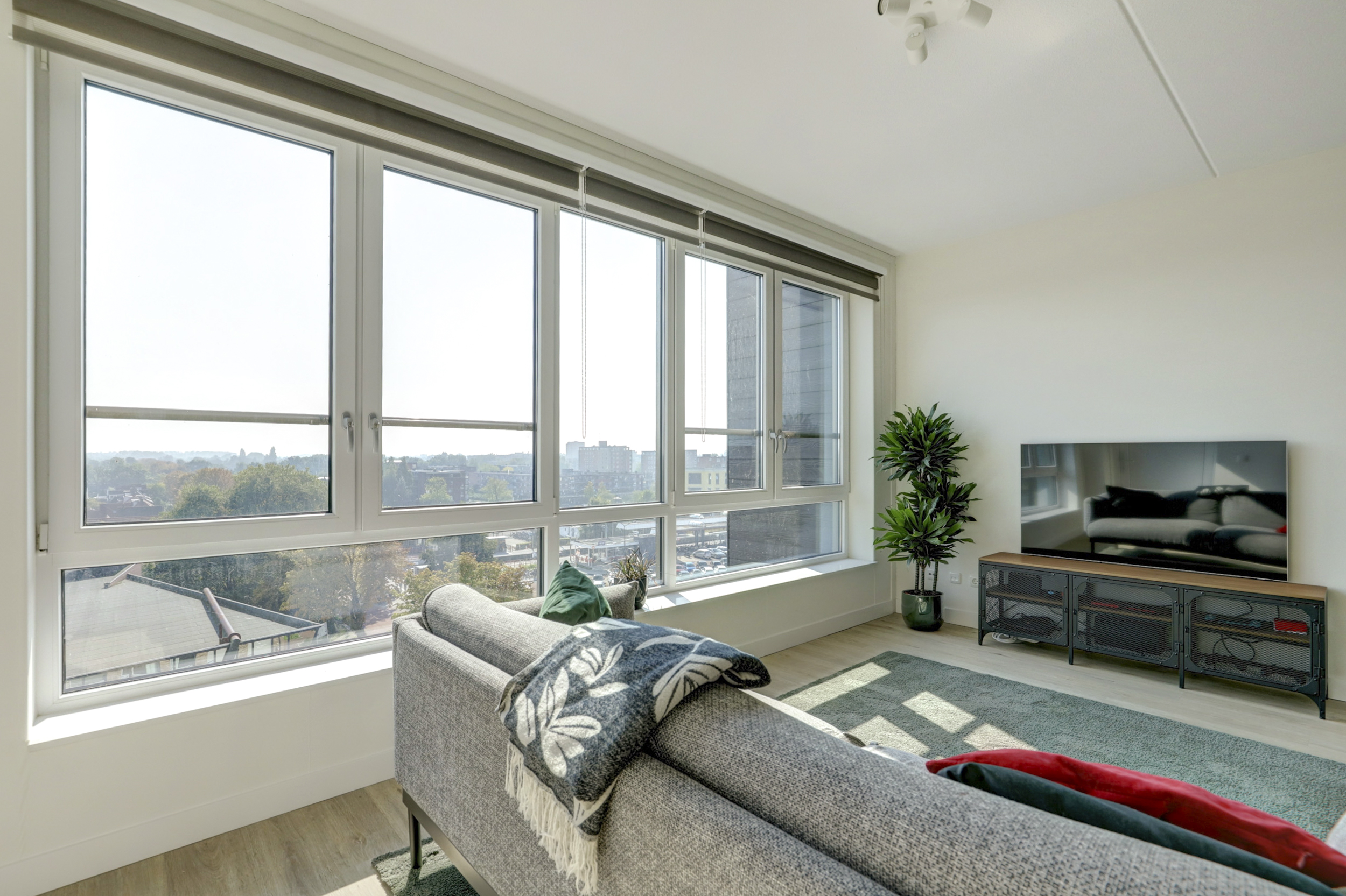 '$houseDetails->street_name'.' '.'$houseDetails->number'