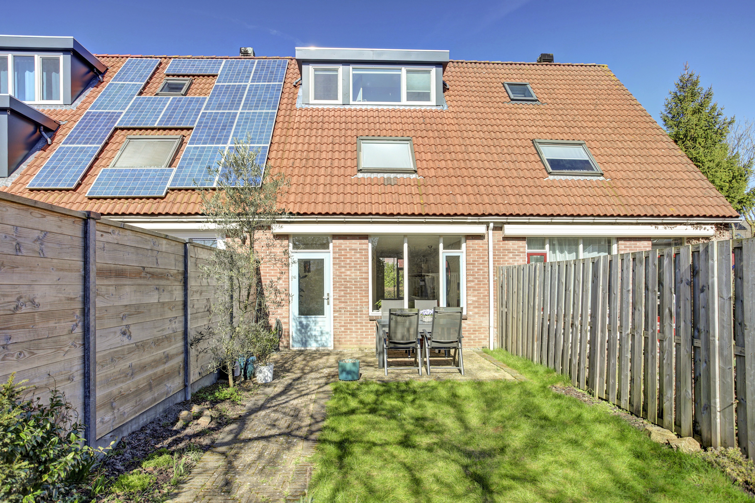 '$houseDetails->street_name'.' '.'$houseDetails->number'