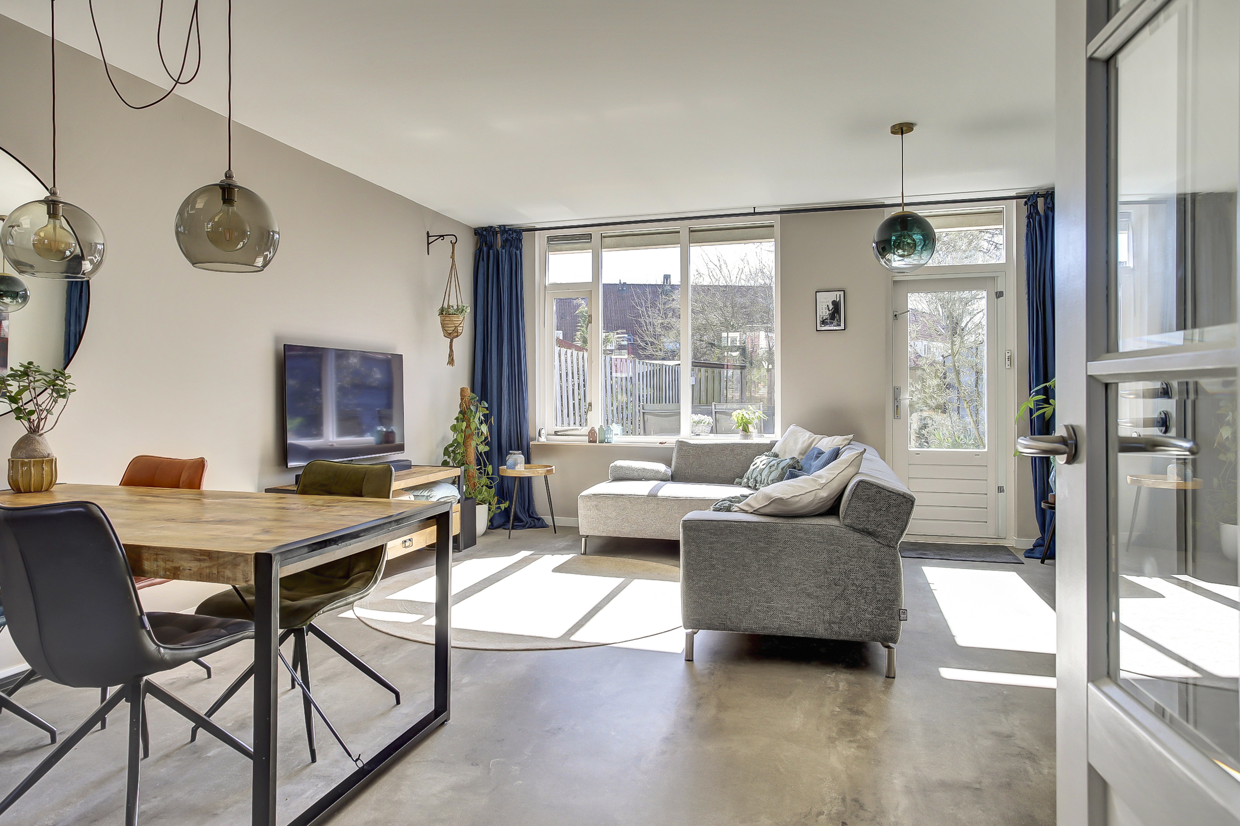 '$houseDetails->street_name'.' '.'$houseDetails->number'