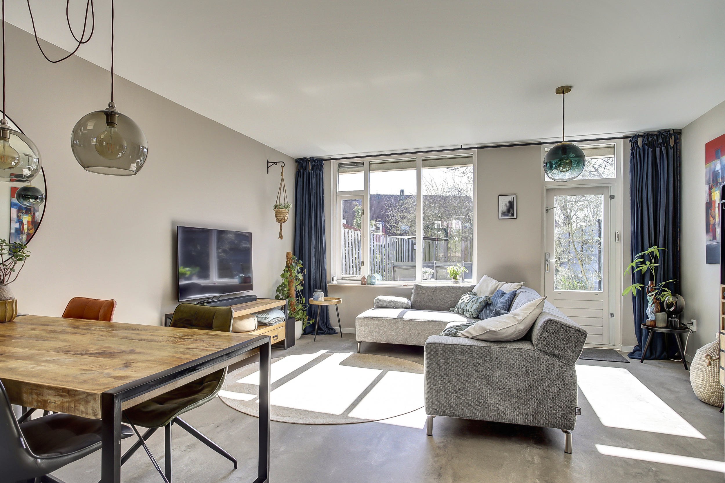 '$houseDetails->street_name'.' '.'$houseDetails->number'