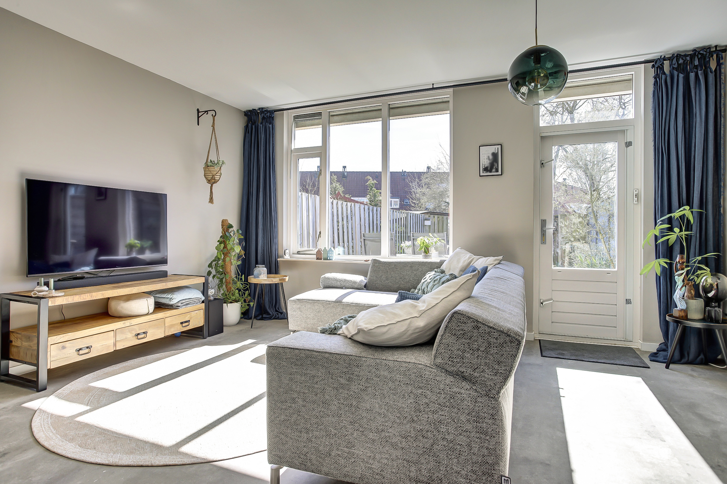 '$houseDetails->street_name'.' '.'$houseDetails->number'