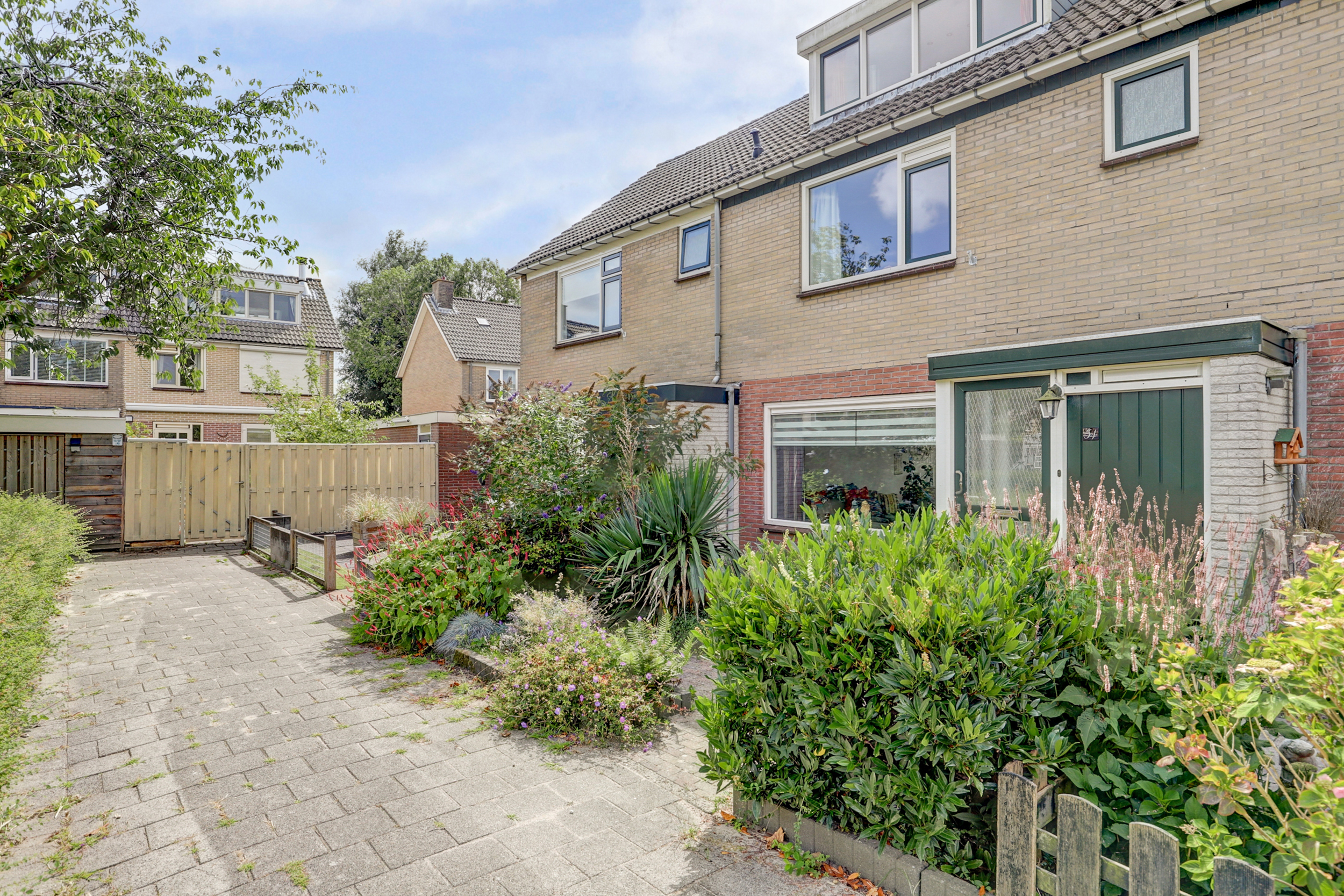 '$houseDetails->street_name'.' '.'$houseDetails->number'