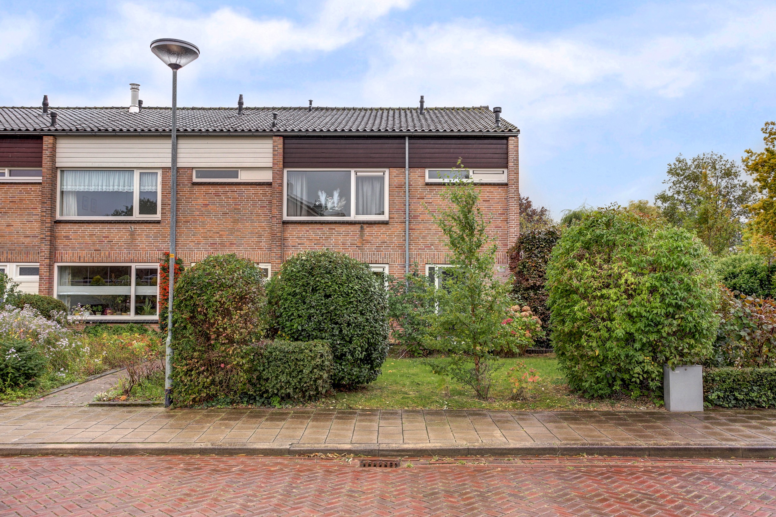 '$houseDetails->street_name'.' '.'$houseDetails->number'