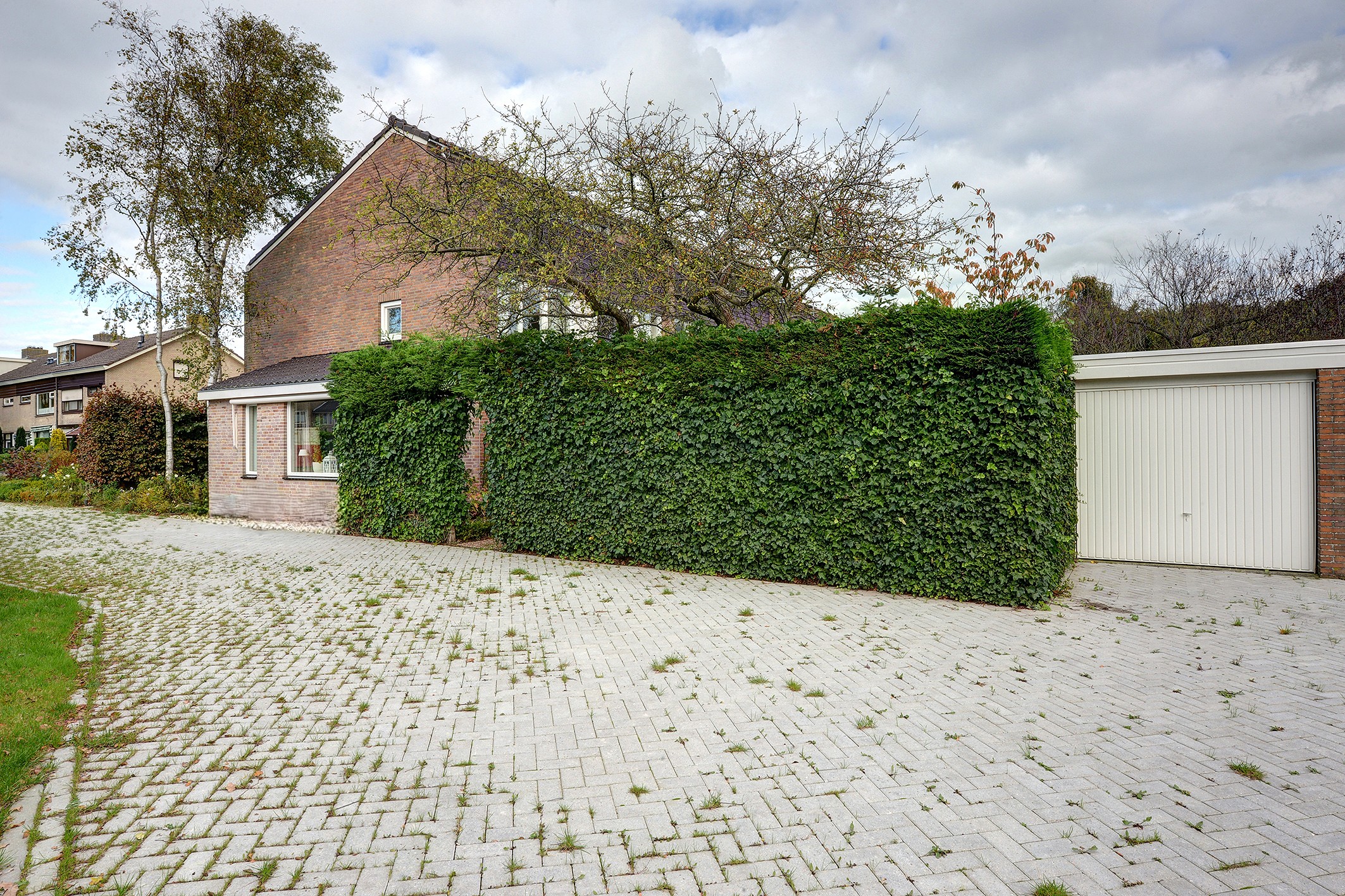 '$houseDetails->street_name'.' '.'$houseDetails->number'