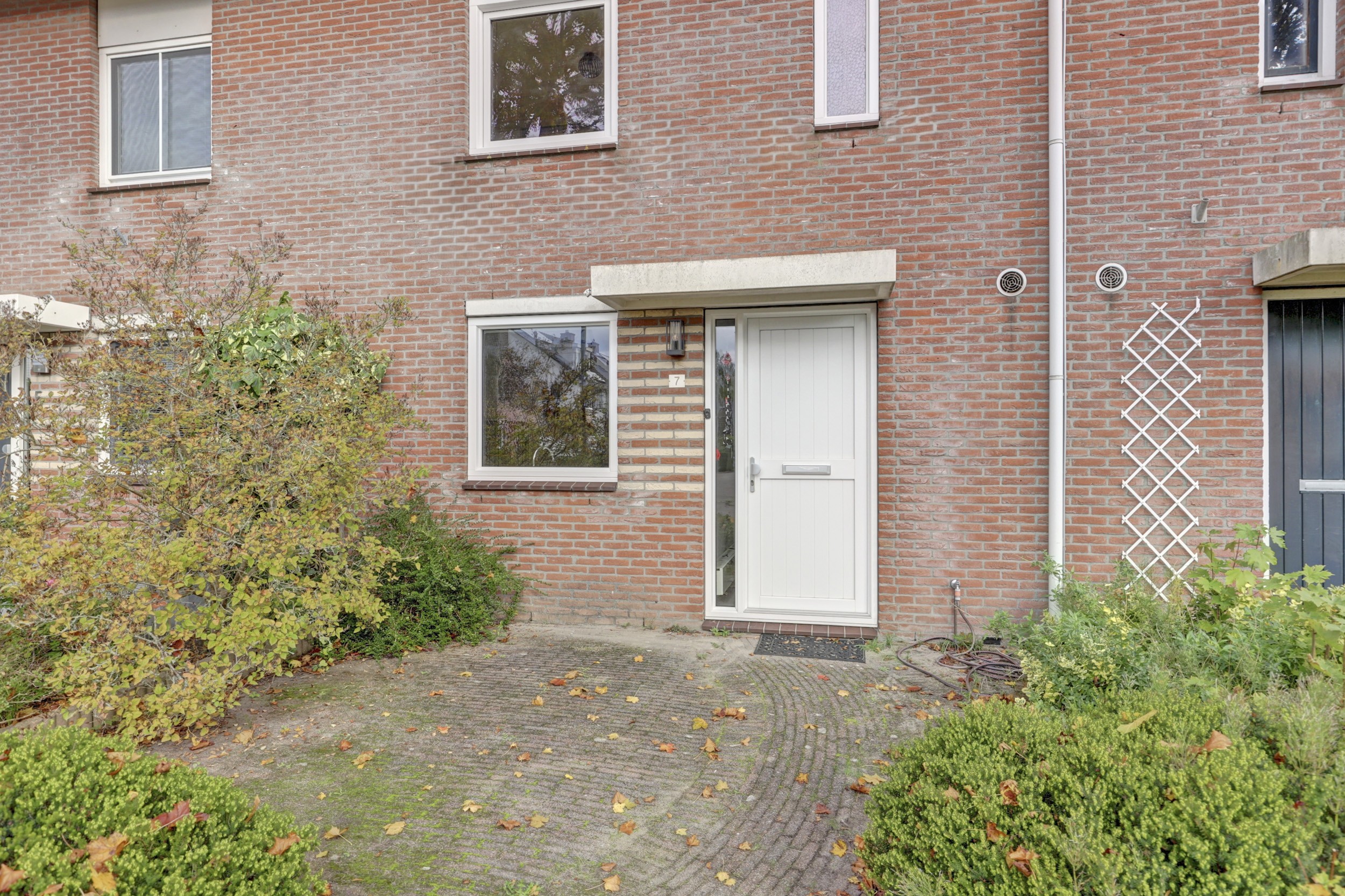 '$houseDetails->street_name'.' '.'$houseDetails->number'