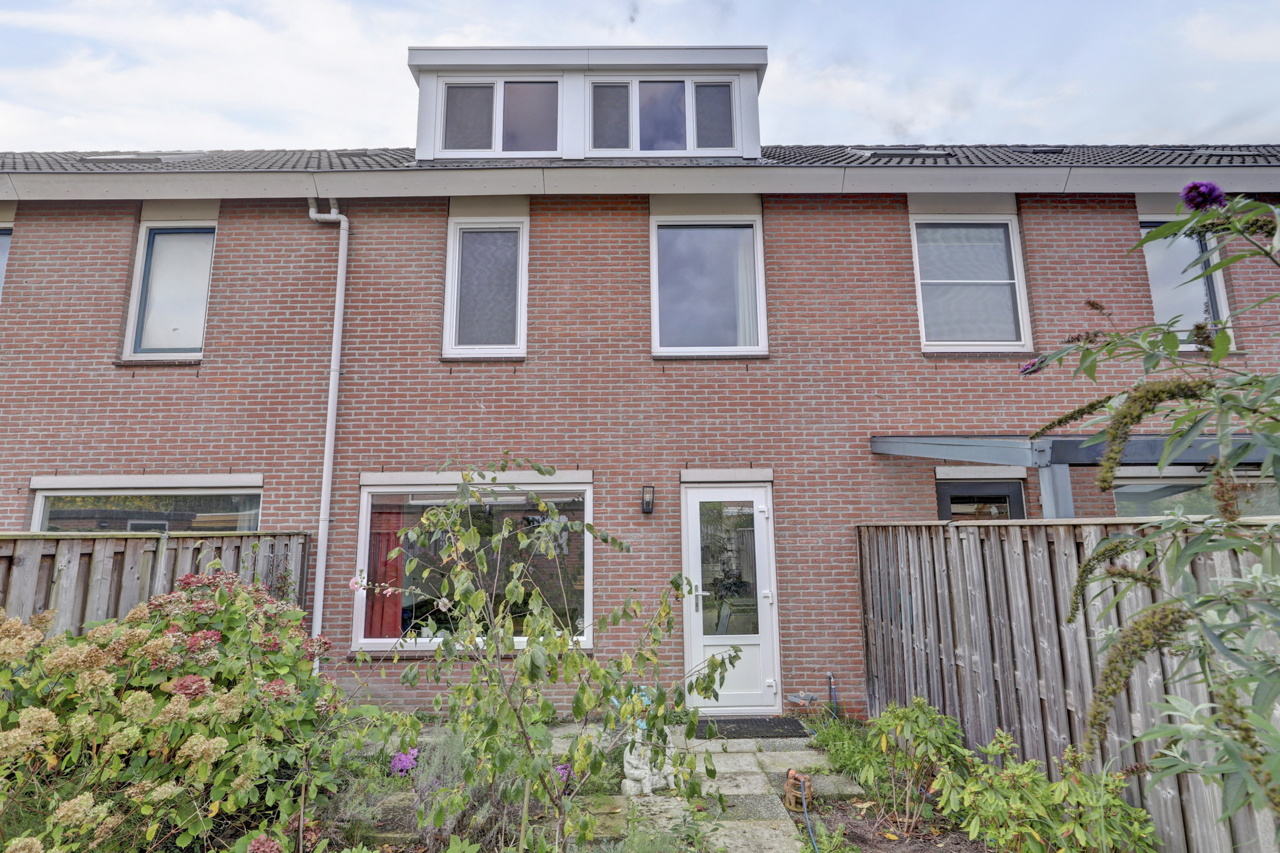 '$houseDetails->street_name'.' '.'$houseDetails->number'