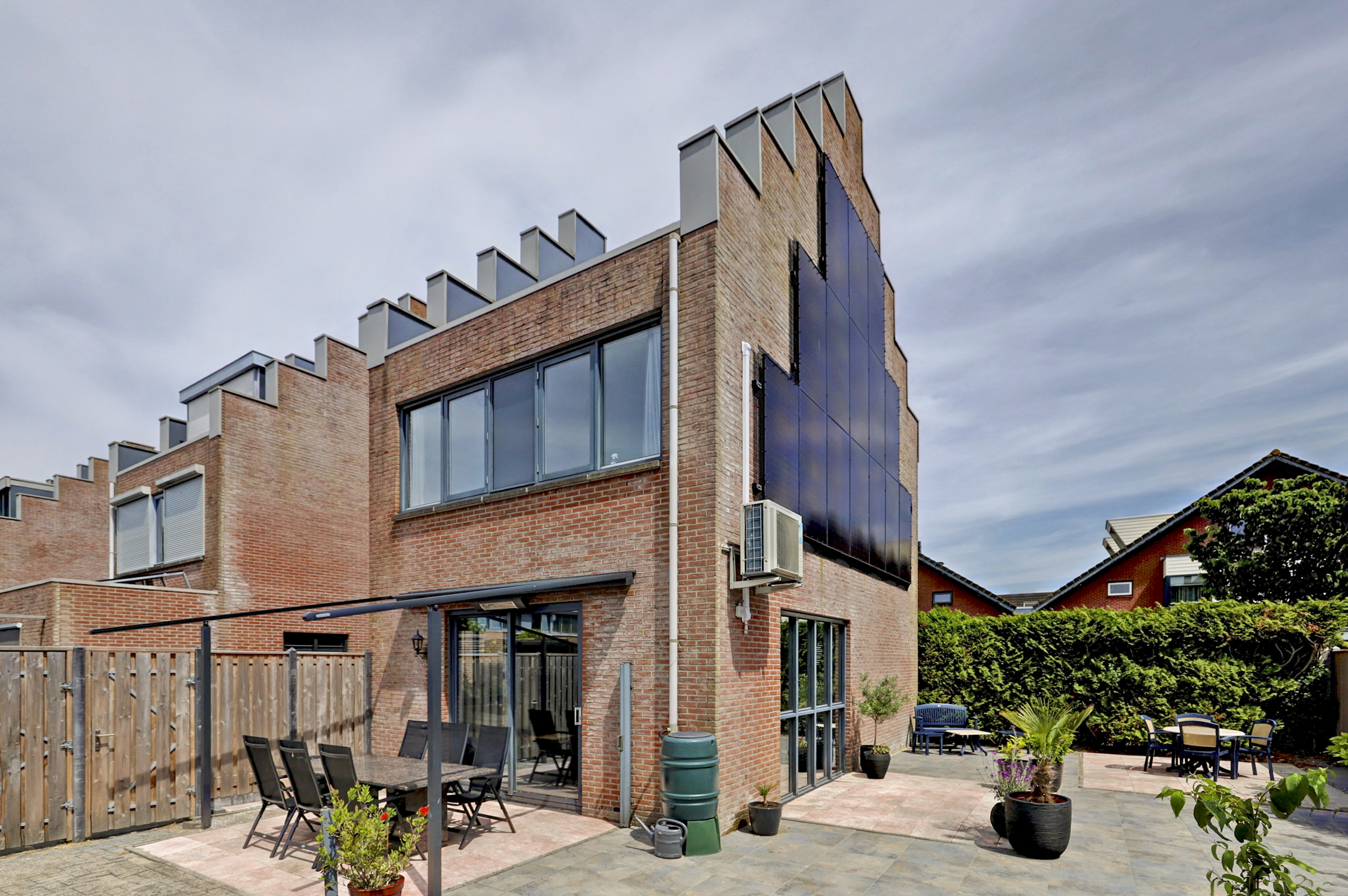 '$houseDetails->street_name'.' '.'$houseDetails->number'