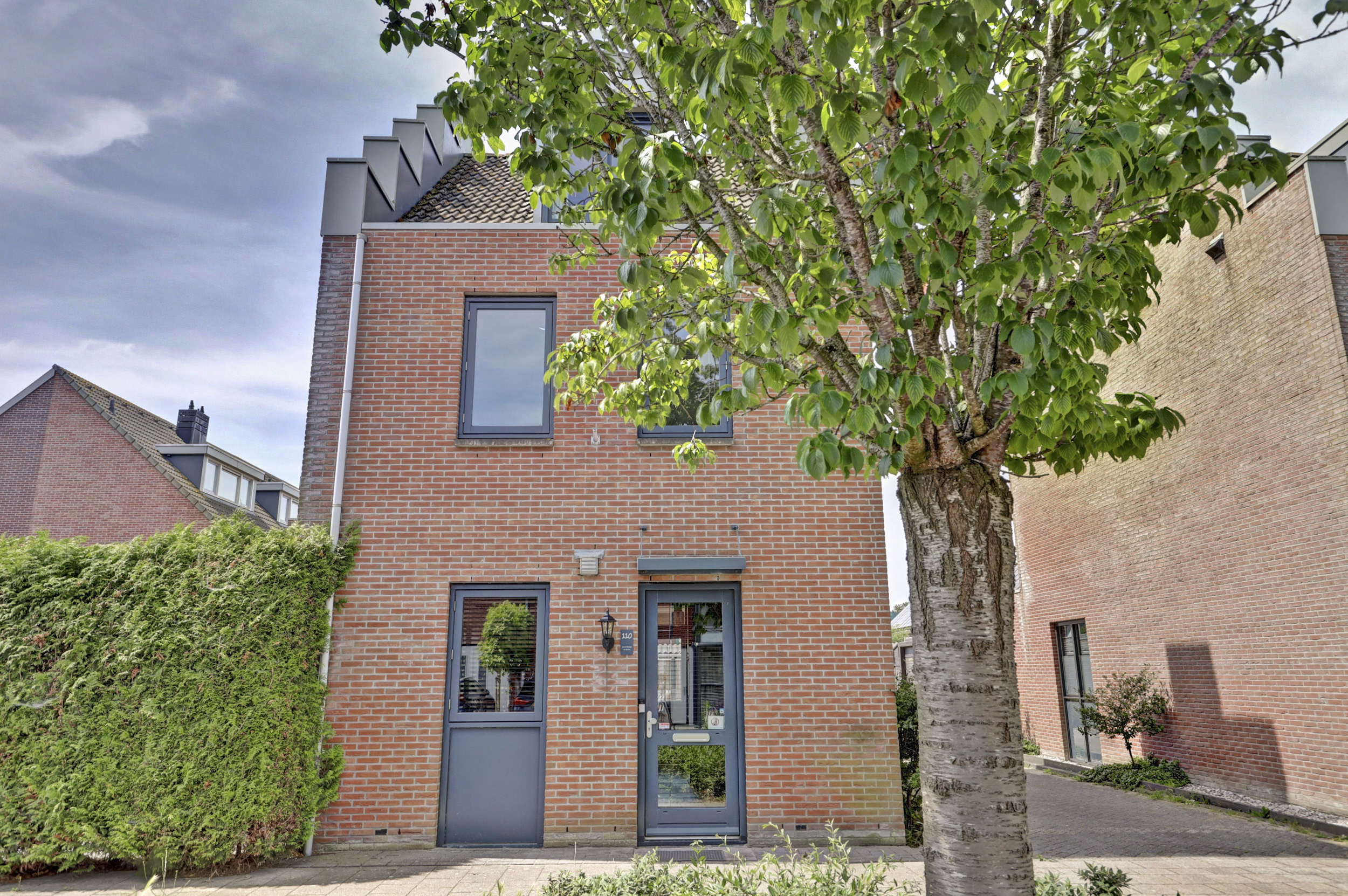 '$houseDetails->street_name'.' '.'$houseDetails->number'