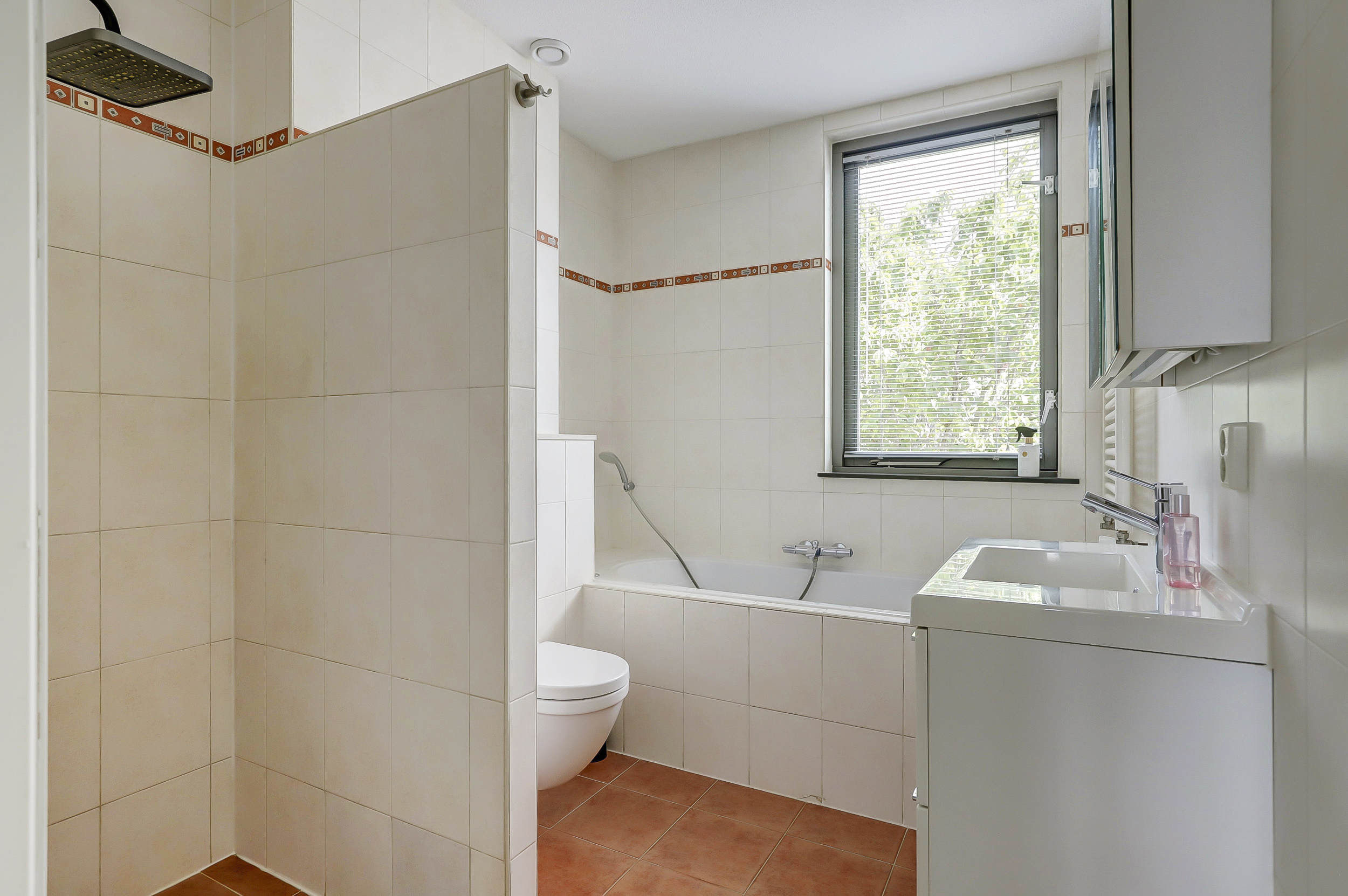 '$houseDetails->street_name'.' '.'$houseDetails->number'