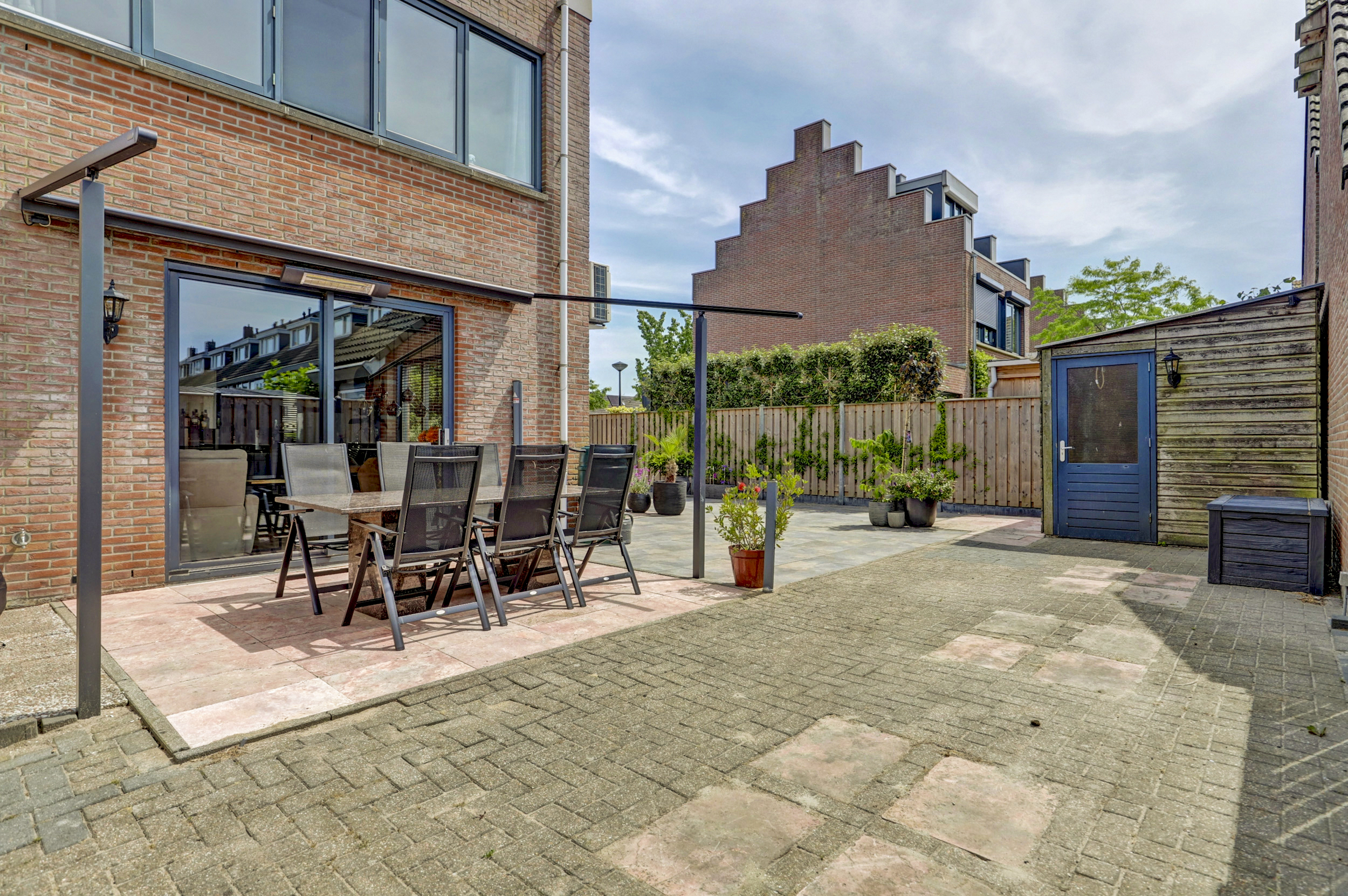 '$houseDetails->street_name'.' '.'$houseDetails->number'