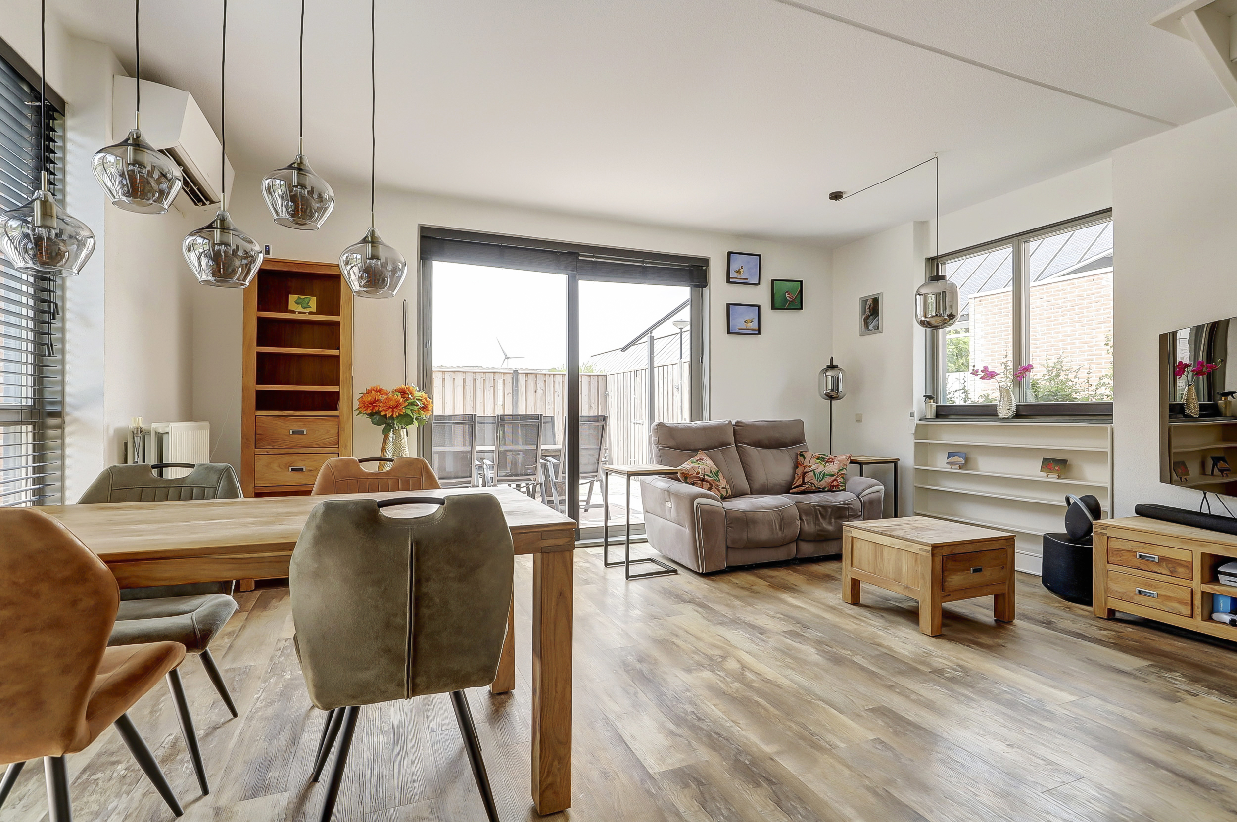 '$houseDetails->street_name'.' '.'$houseDetails->number'