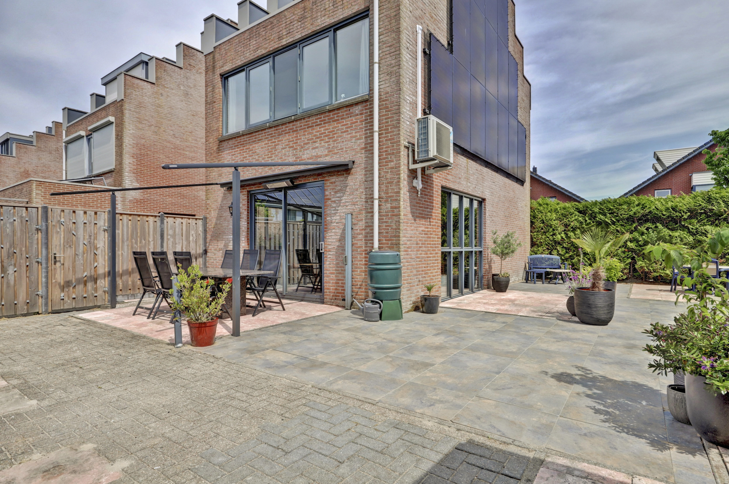 '$houseDetails->street_name'.' '.'$houseDetails->number'