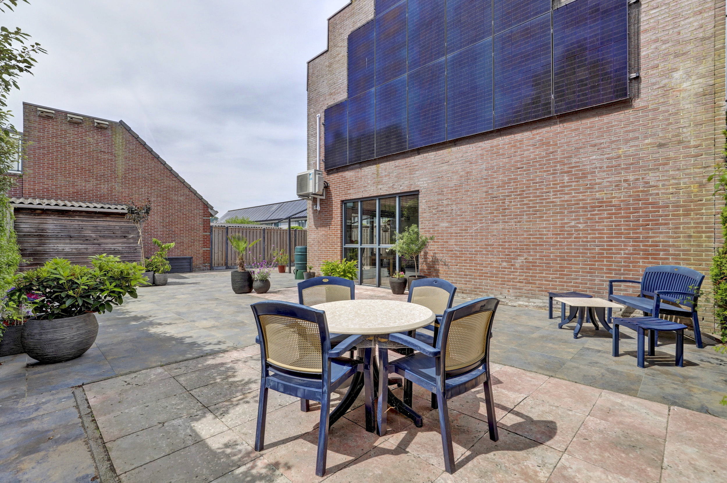 '$houseDetails->street_name'.' '.'$houseDetails->number'