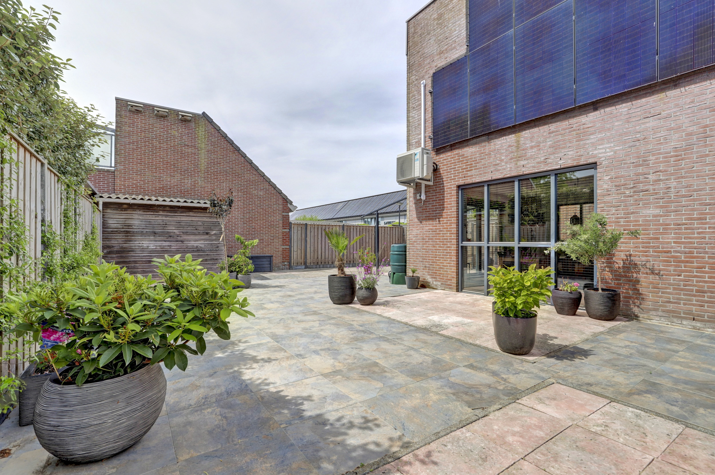 '$houseDetails->street_name'.' '.'$houseDetails->number'