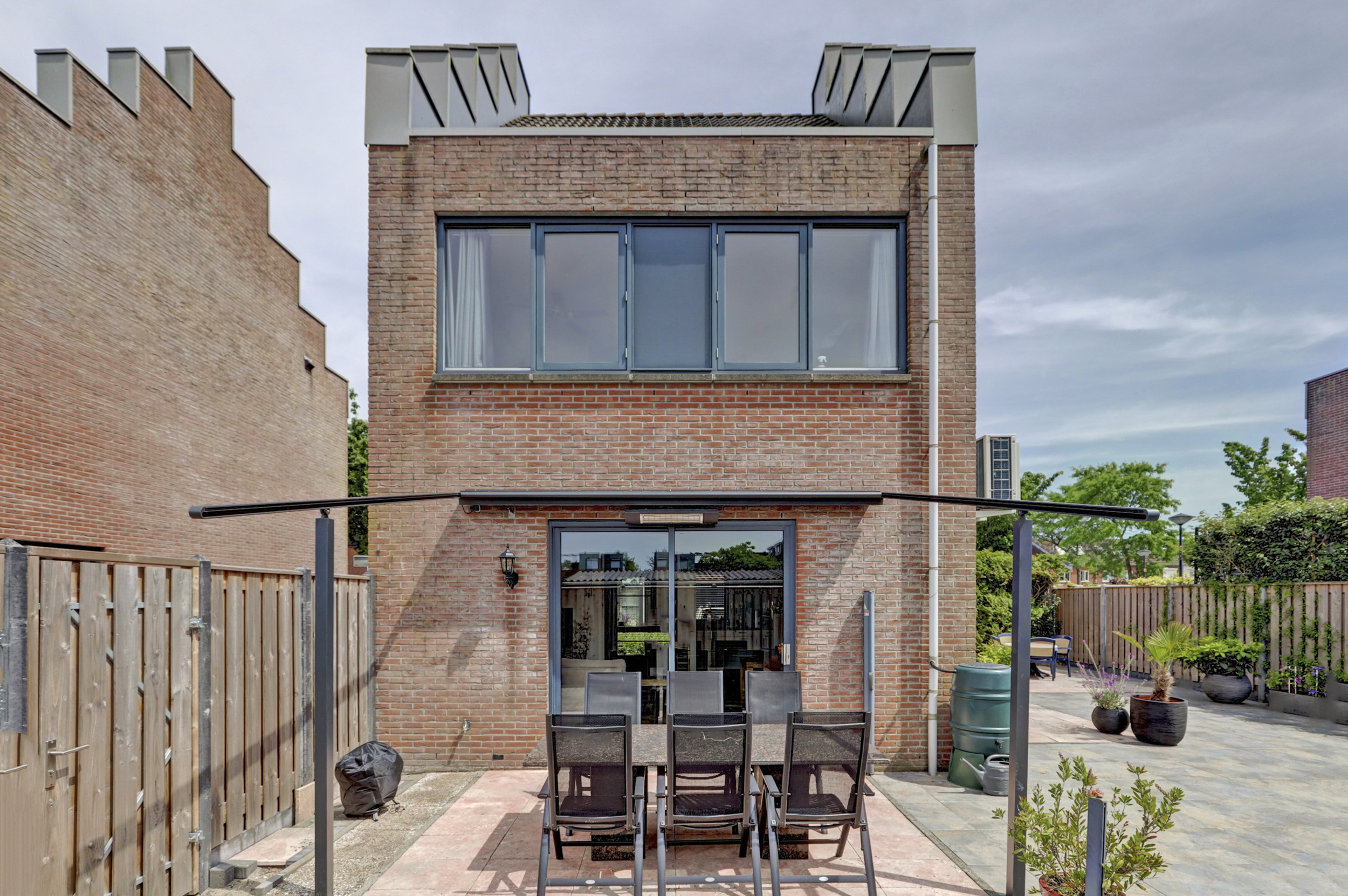 '$houseDetails->street_name'.' '.'$houseDetails->number'