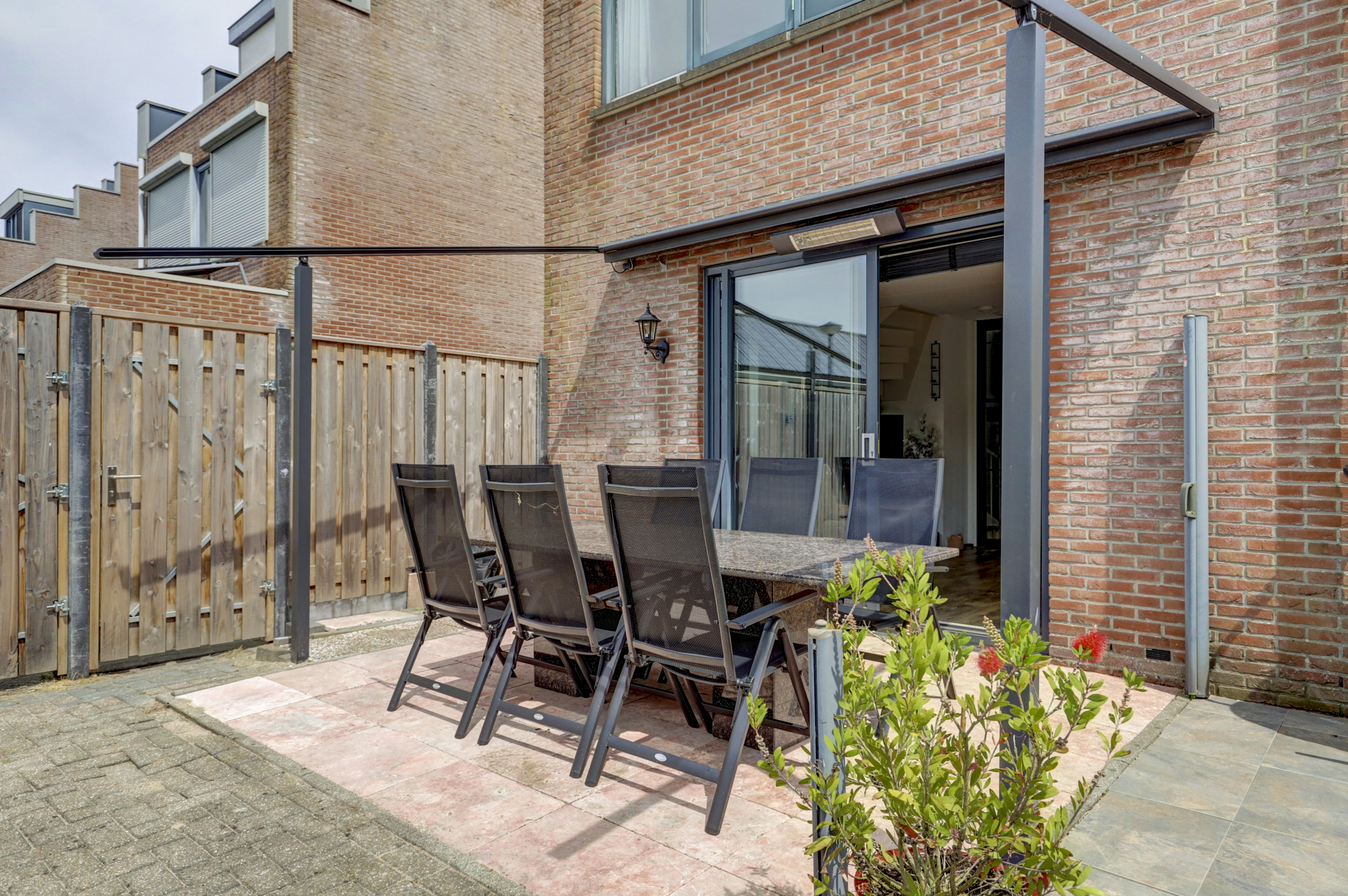 '$houseDetails->street_name'.' '.'$houseDetails->number'