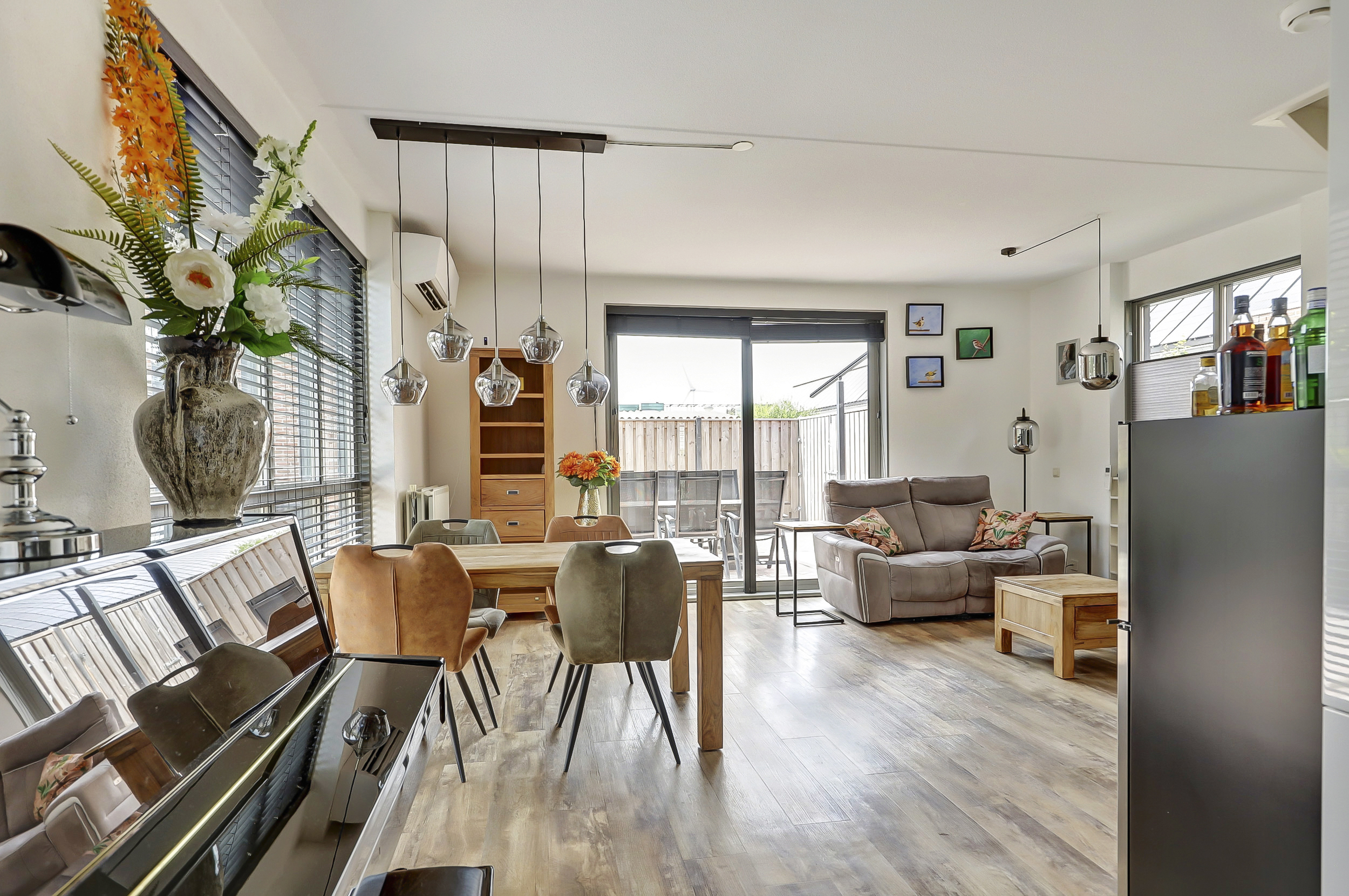 '$houseDetails->street_name'.' '.'$houseDetails->number'