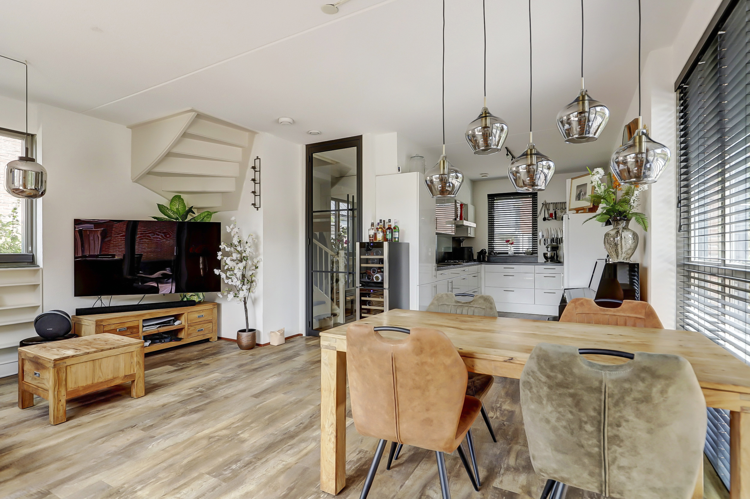 '$houseDetails->street_name'.' '.'$houseDetails->number'