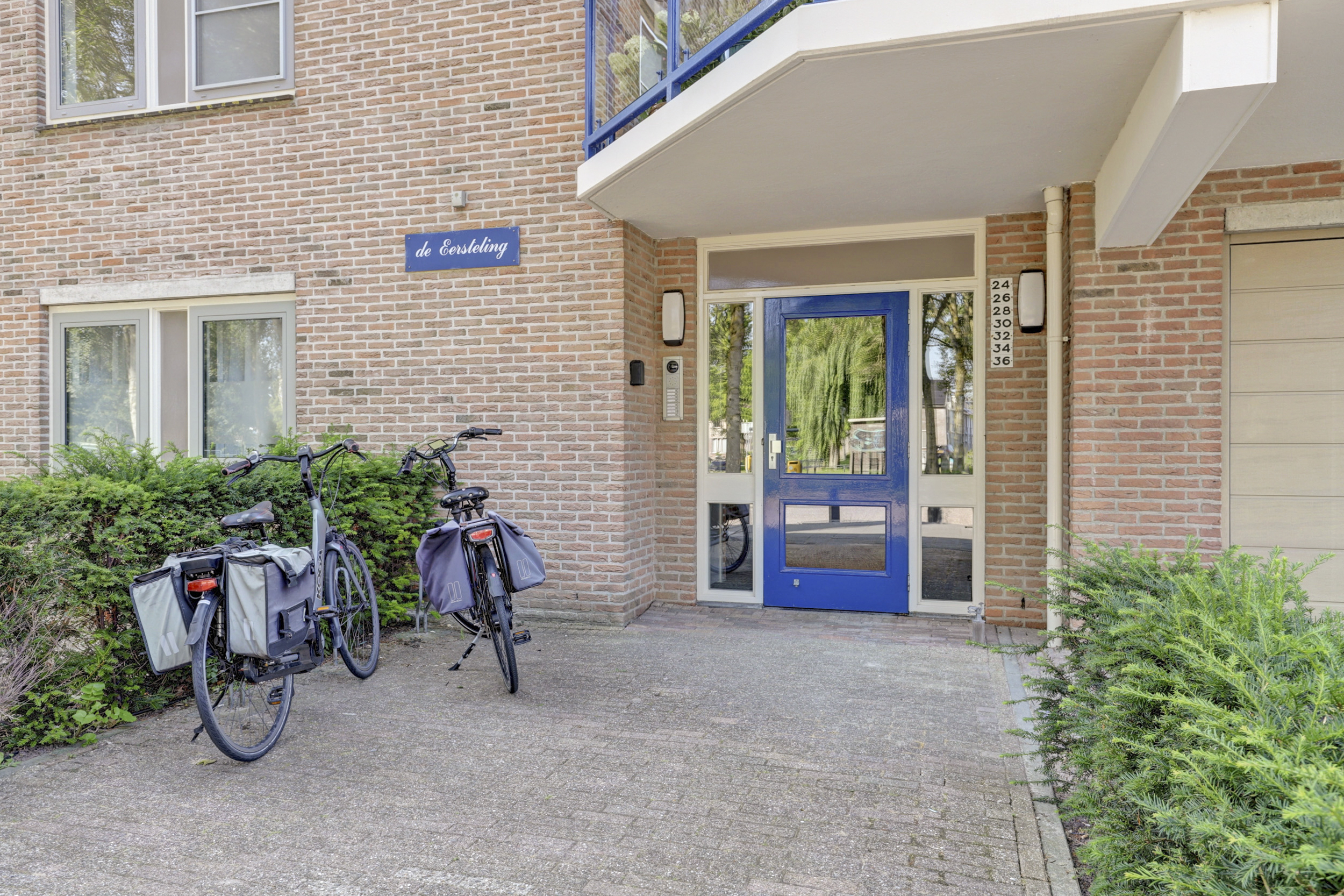 '$houseDetails->street_name'.' '.'$houseDetails->number'
