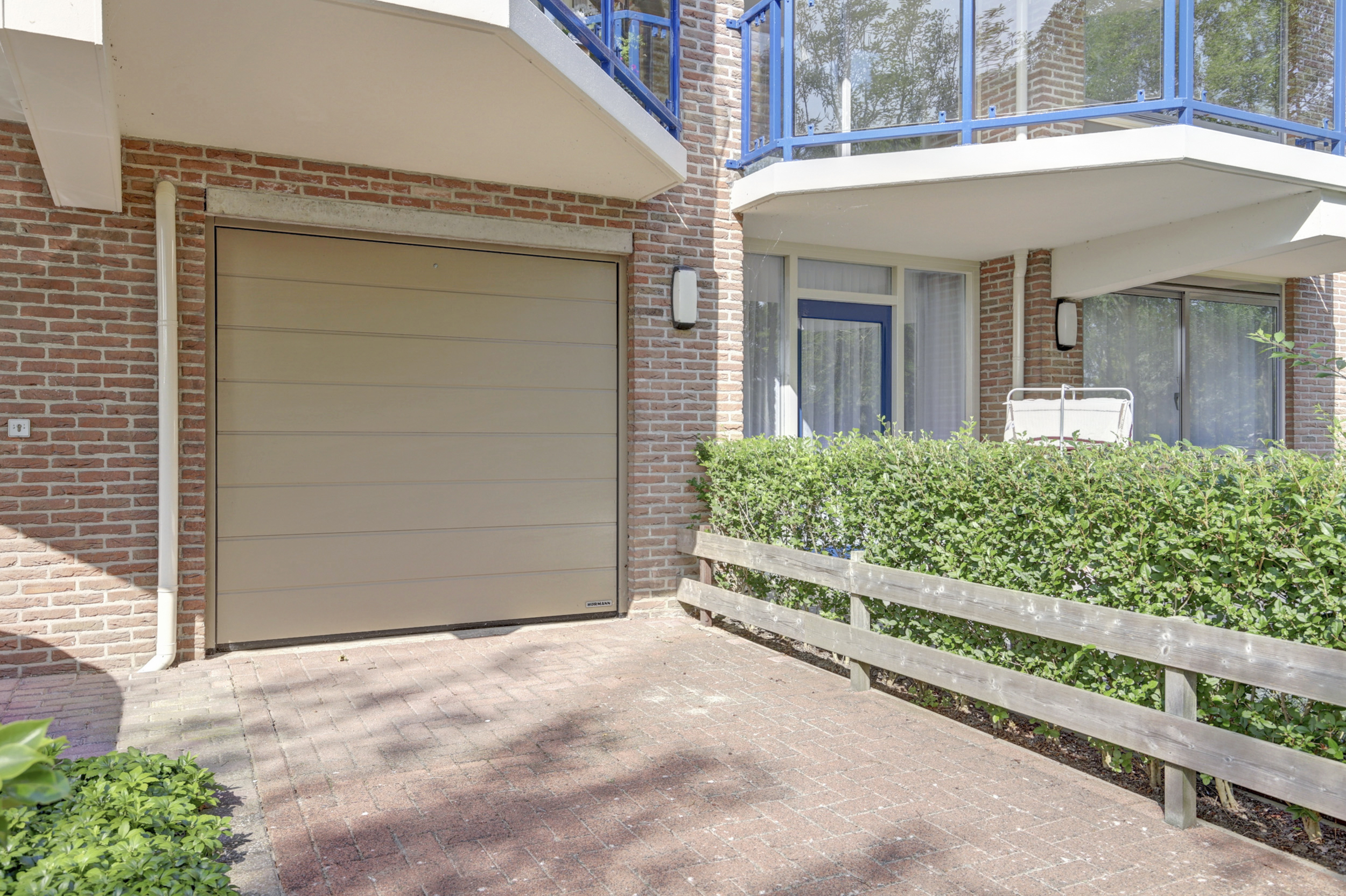 '$houseDetails->street_name'.' '.'$houseDetails->number'