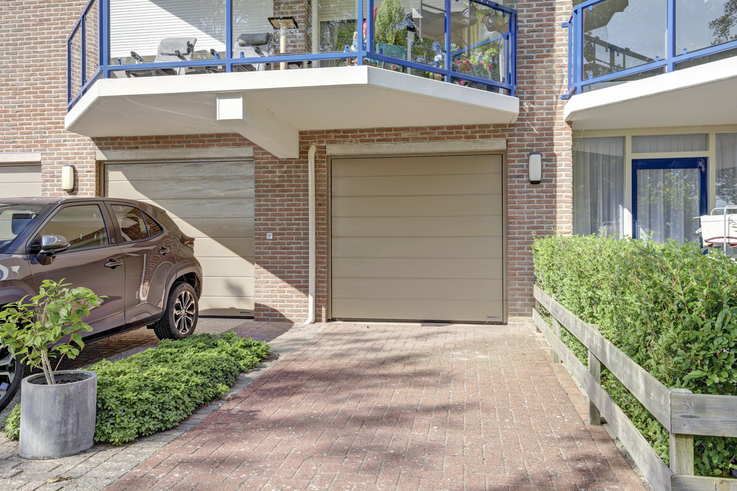 '$houseDetails->street_name'.' '.'$houseDetails->number'