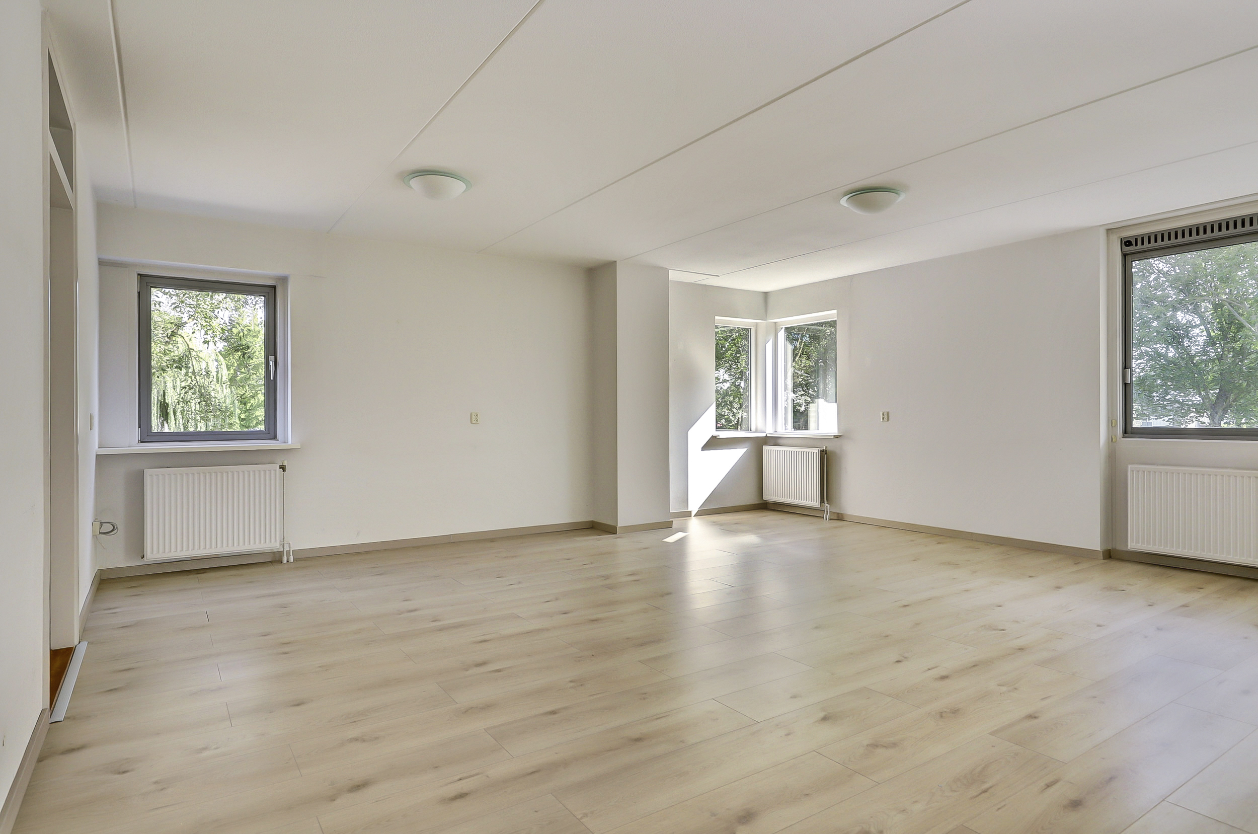 '$houseDetails->street_name'.' '.'$houseDetails->number'