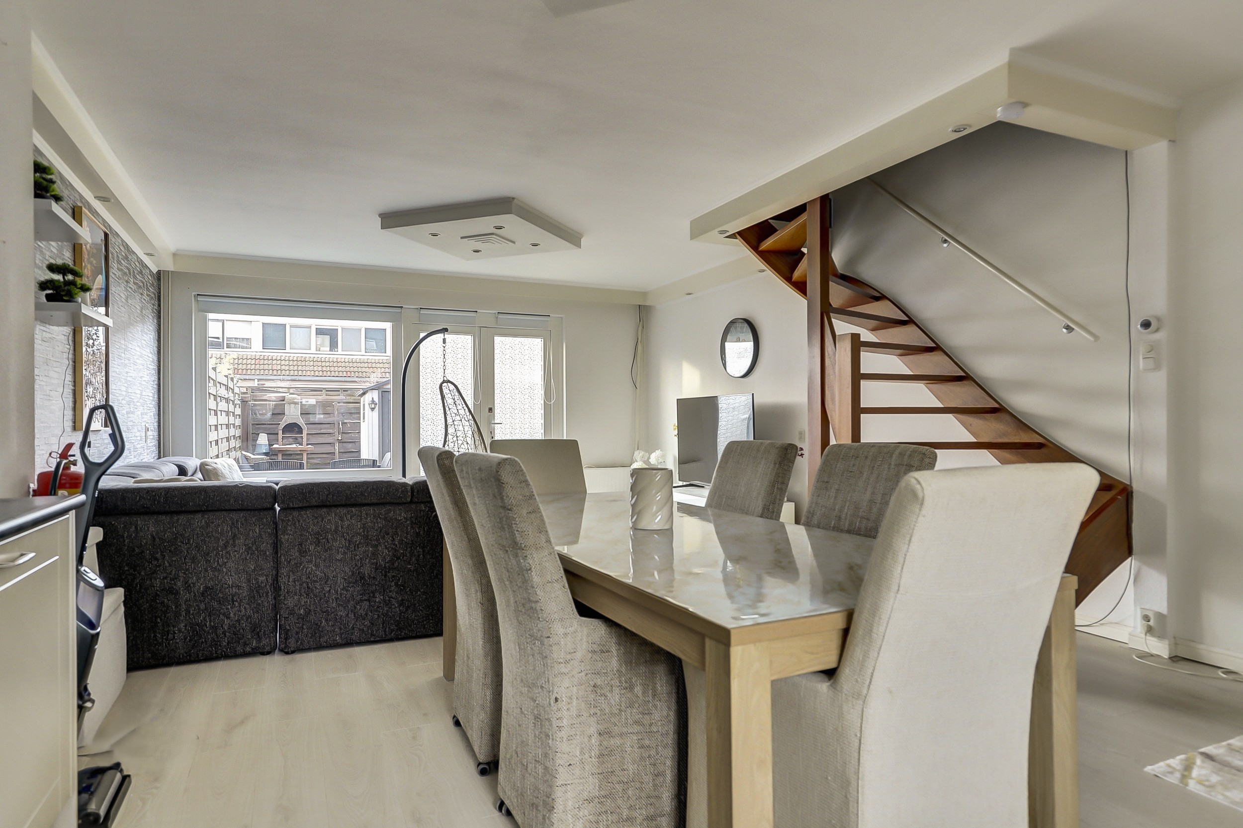 '$houseDetails->street_name'.' '.'$houseDetails->number'