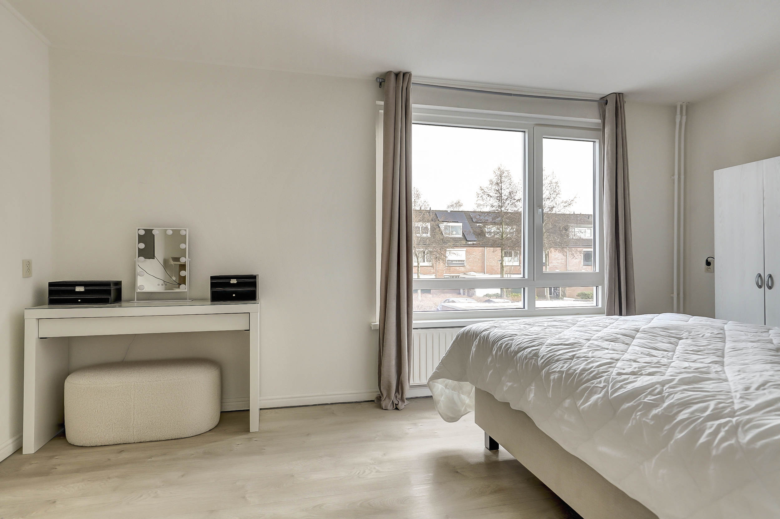 '$houseDetails->street_name'.' '.'$houseDetails->number'