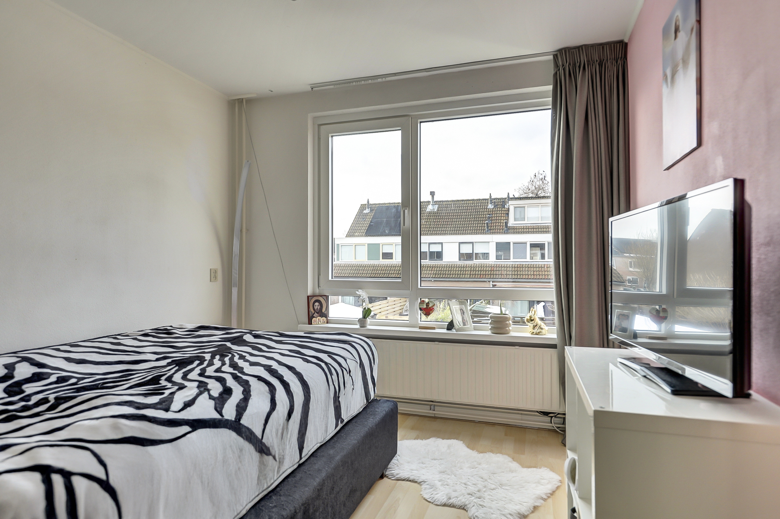 '$houseDetails->street_name'.' '.'$houseDetails->number'