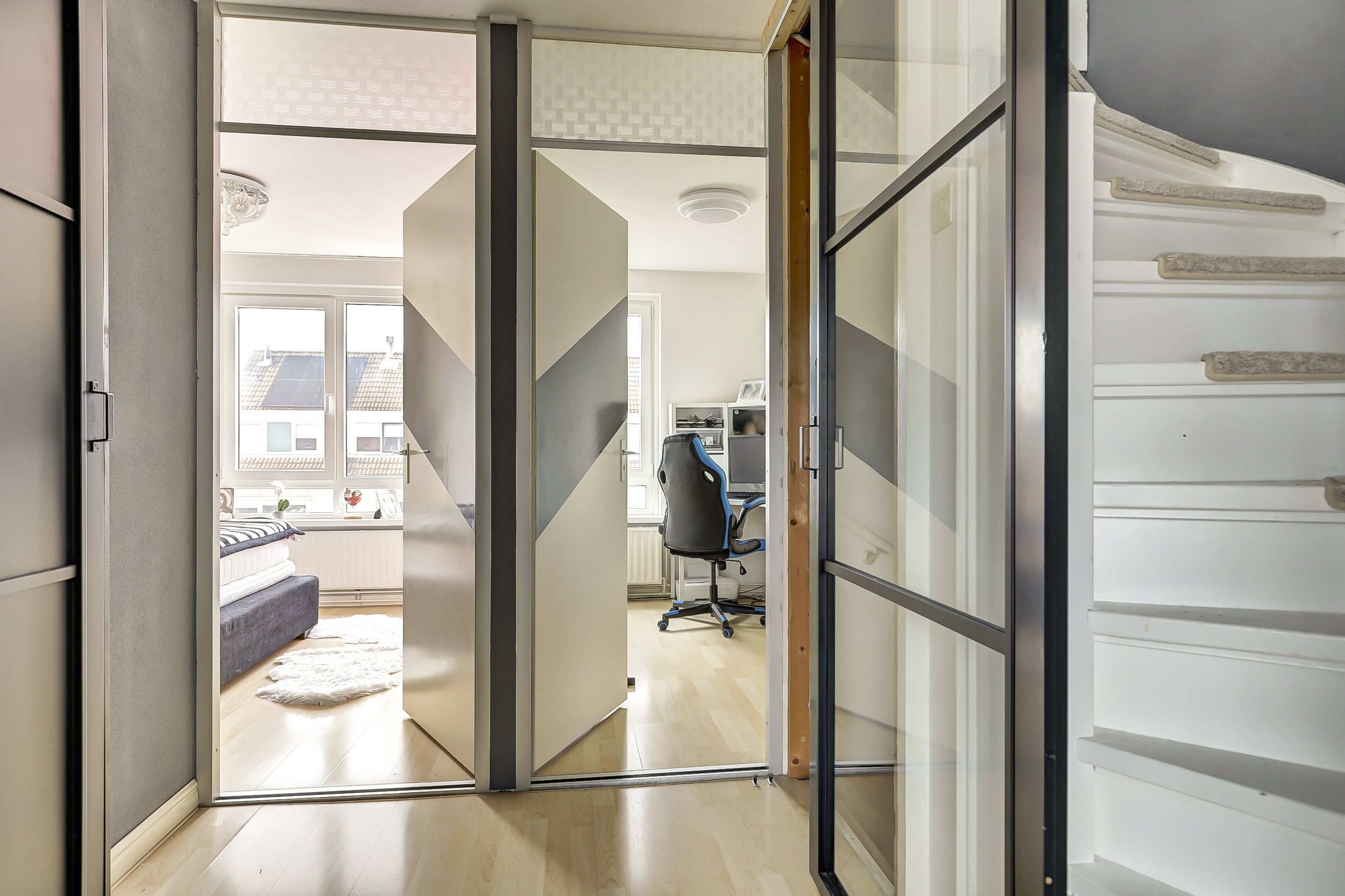 '$houseDetails->street_name'.' '.'$houseDetails->number'