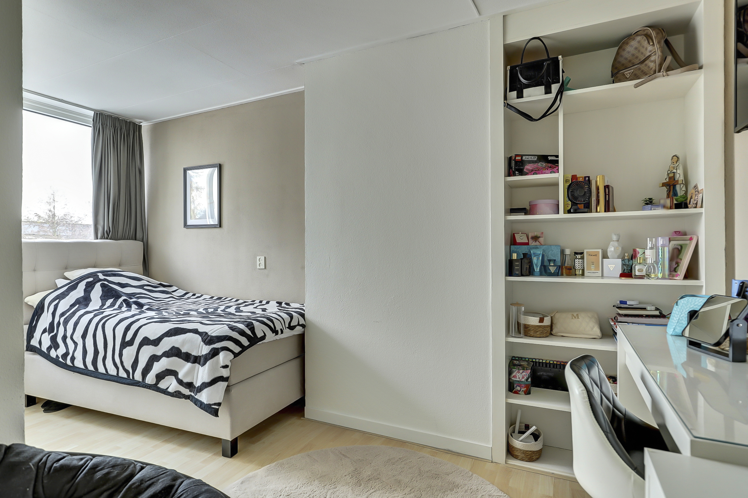 '$houseDetails->street_name'.' '.'$houseDetails->number'