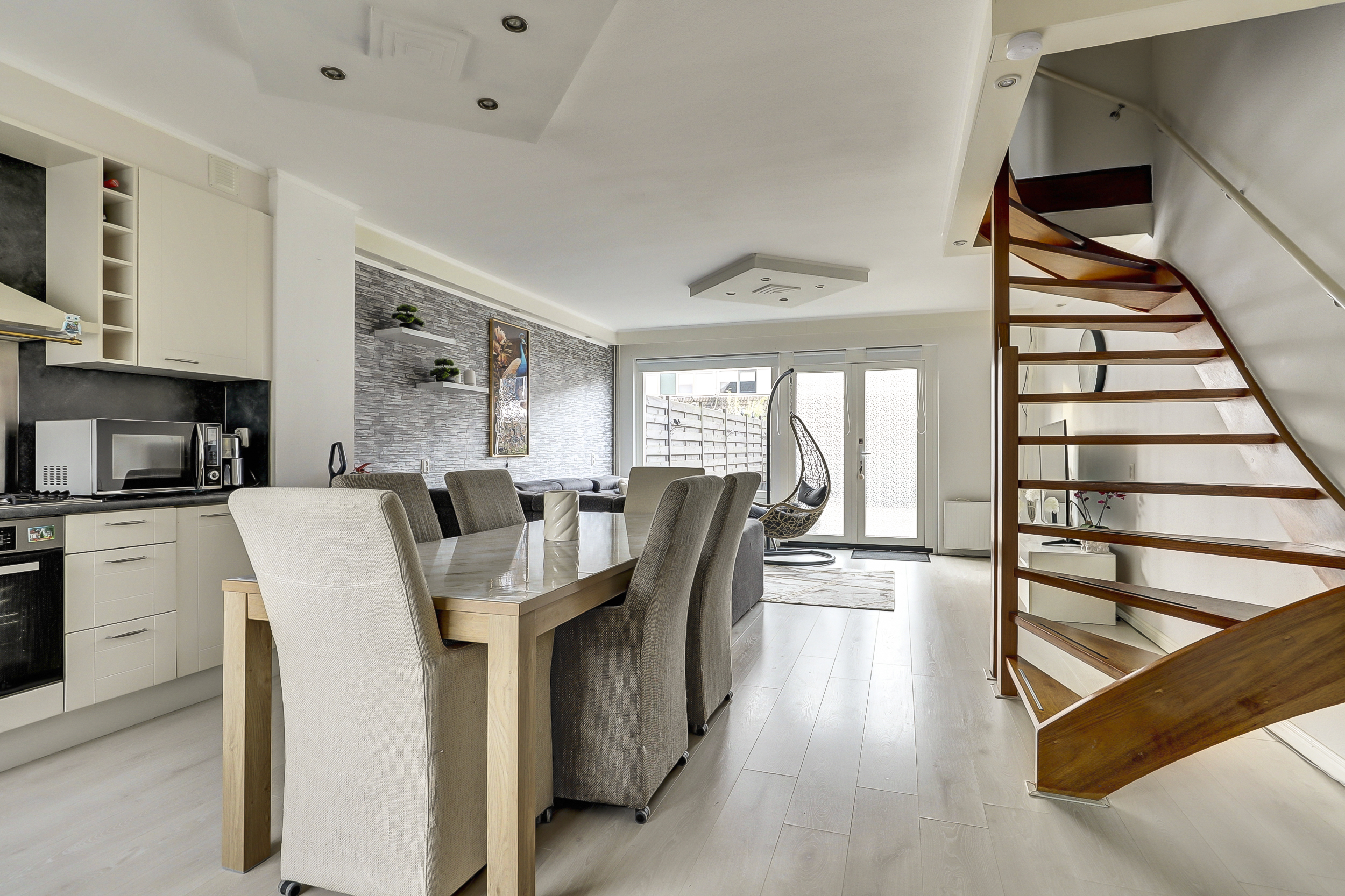 '$houseDetails->street_name'.' '.'$houseDetails->number'