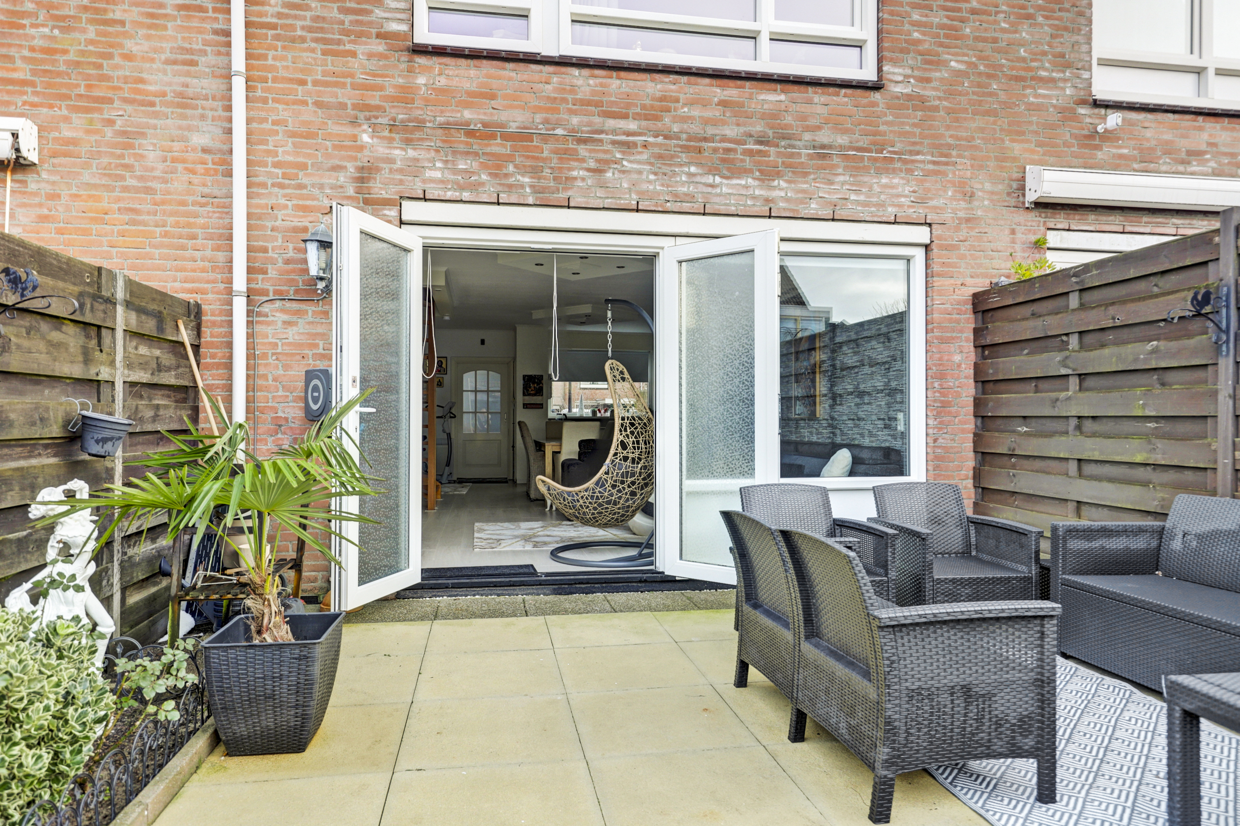 '$houseDetails->street_name'.' '.'$houseDetails->number'