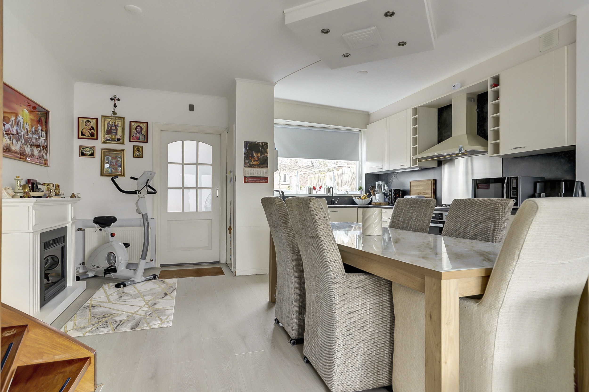 '$houseDetails->street_name'.' '.'$houseDetails->number'