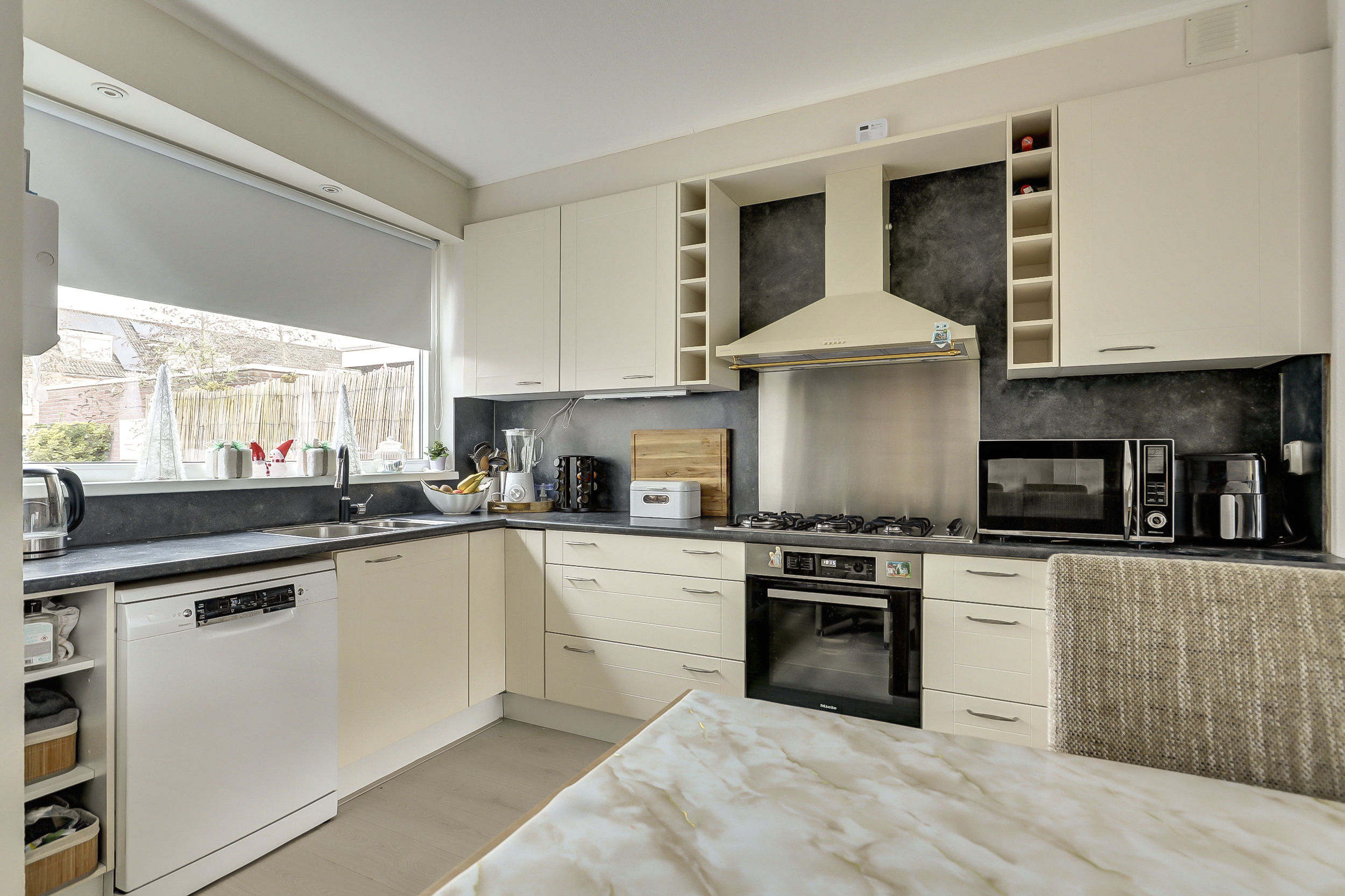 '$houseDetails->street_name'.' '.'$houseDetails->number'